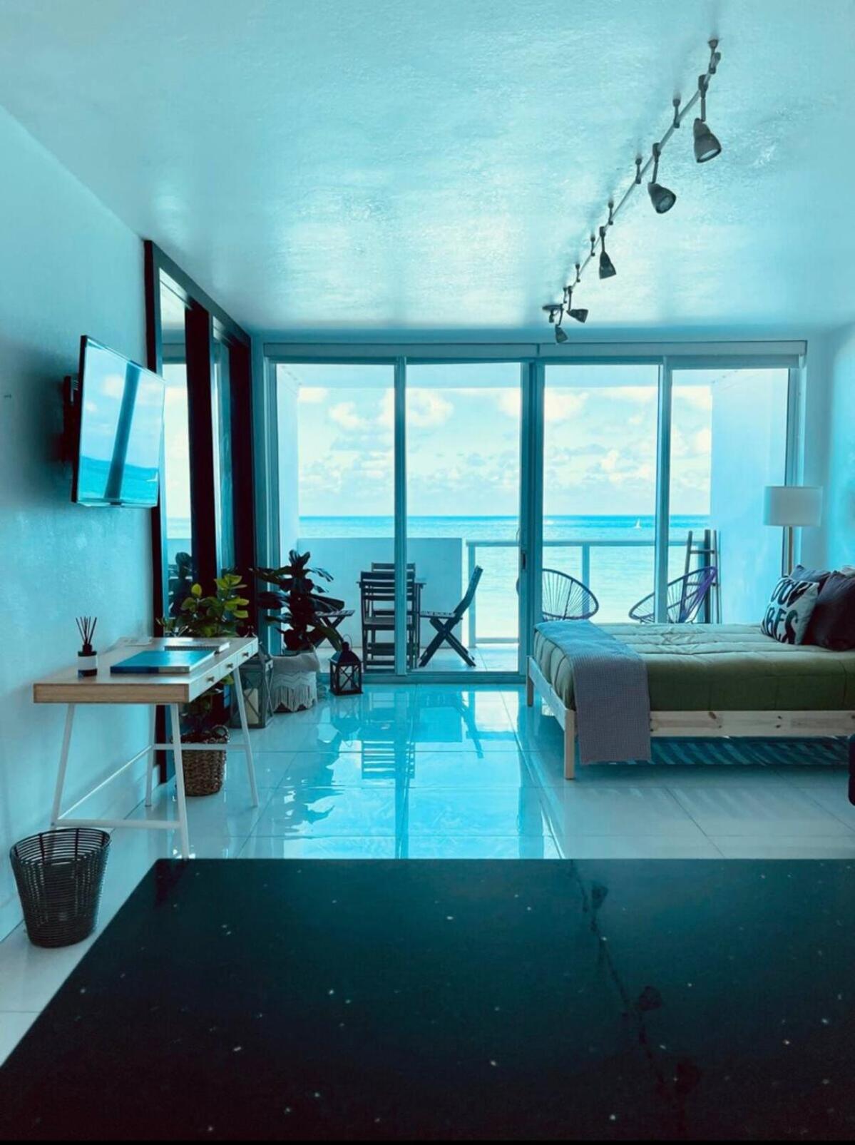 Apartment Ocean Front Unit - Rigth At