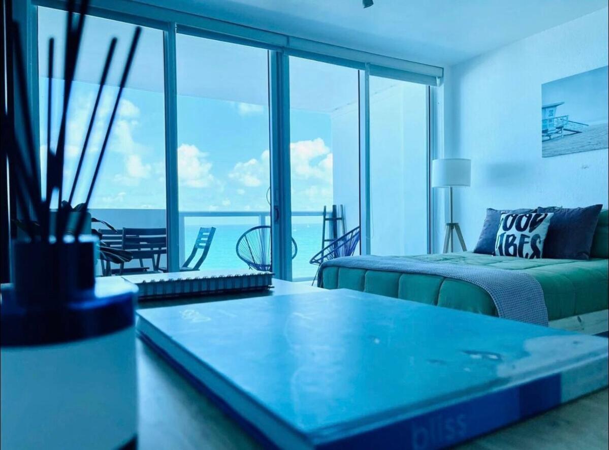 Ocean Front Unit - Rigth At * Miami Beach