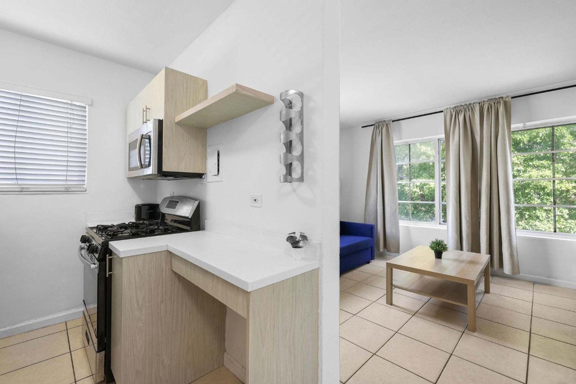 1br Sleeps 4 Vibes