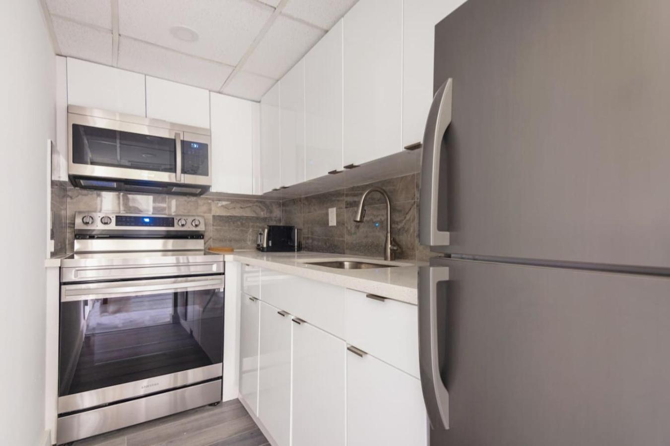 2 Bdr And 1 Bth Chic And Cozy On Collins Ave Holiday home *