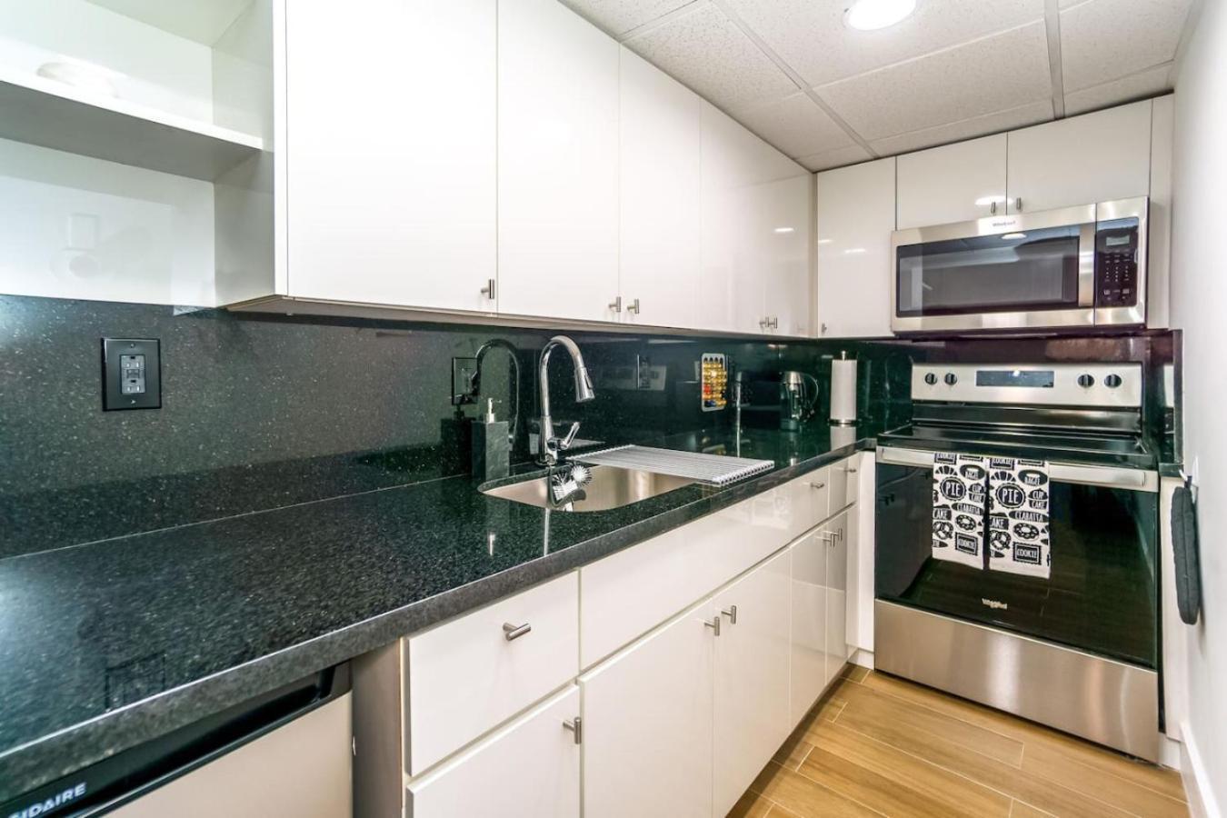 Chic And Cozy 1 Bedroom And 1bth On Collins Ave *