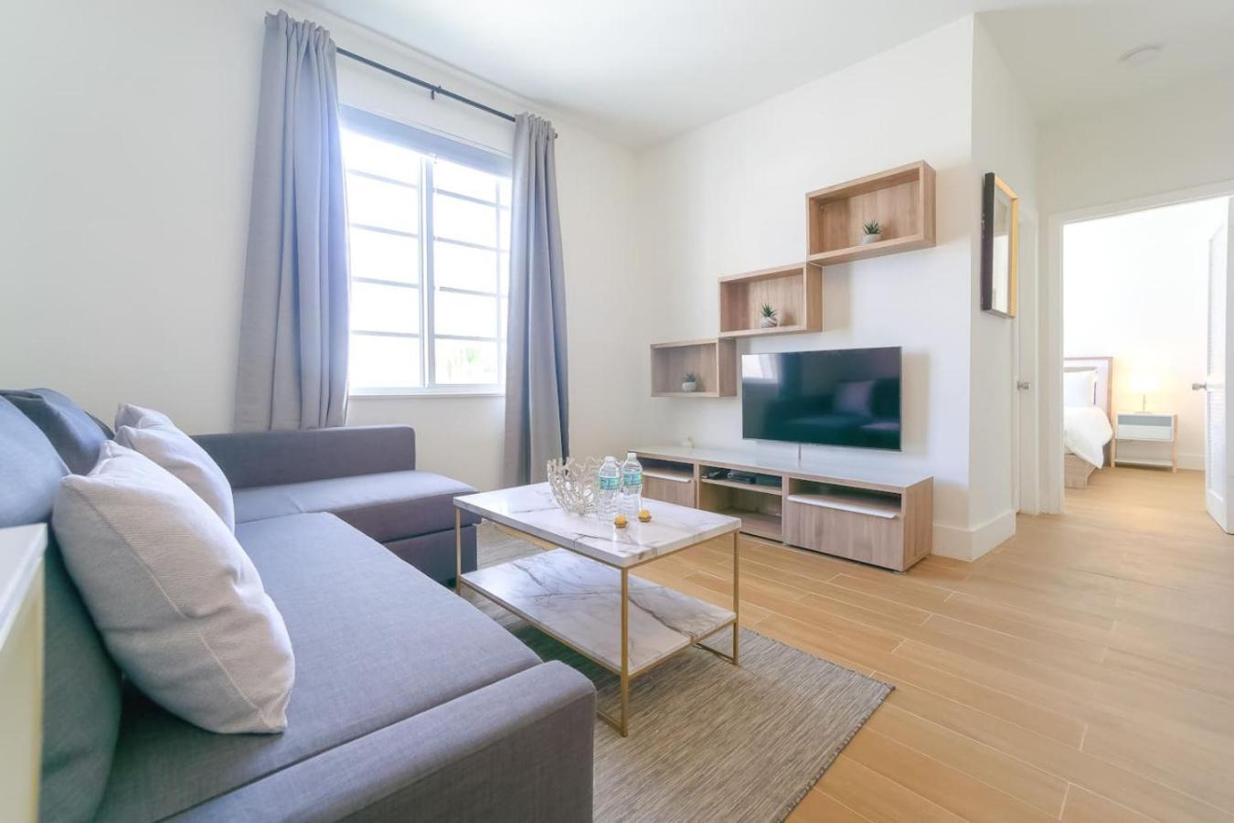 Chic And Cozy 1 Bedroom And 1bth On Collins Ave Miami Beach
