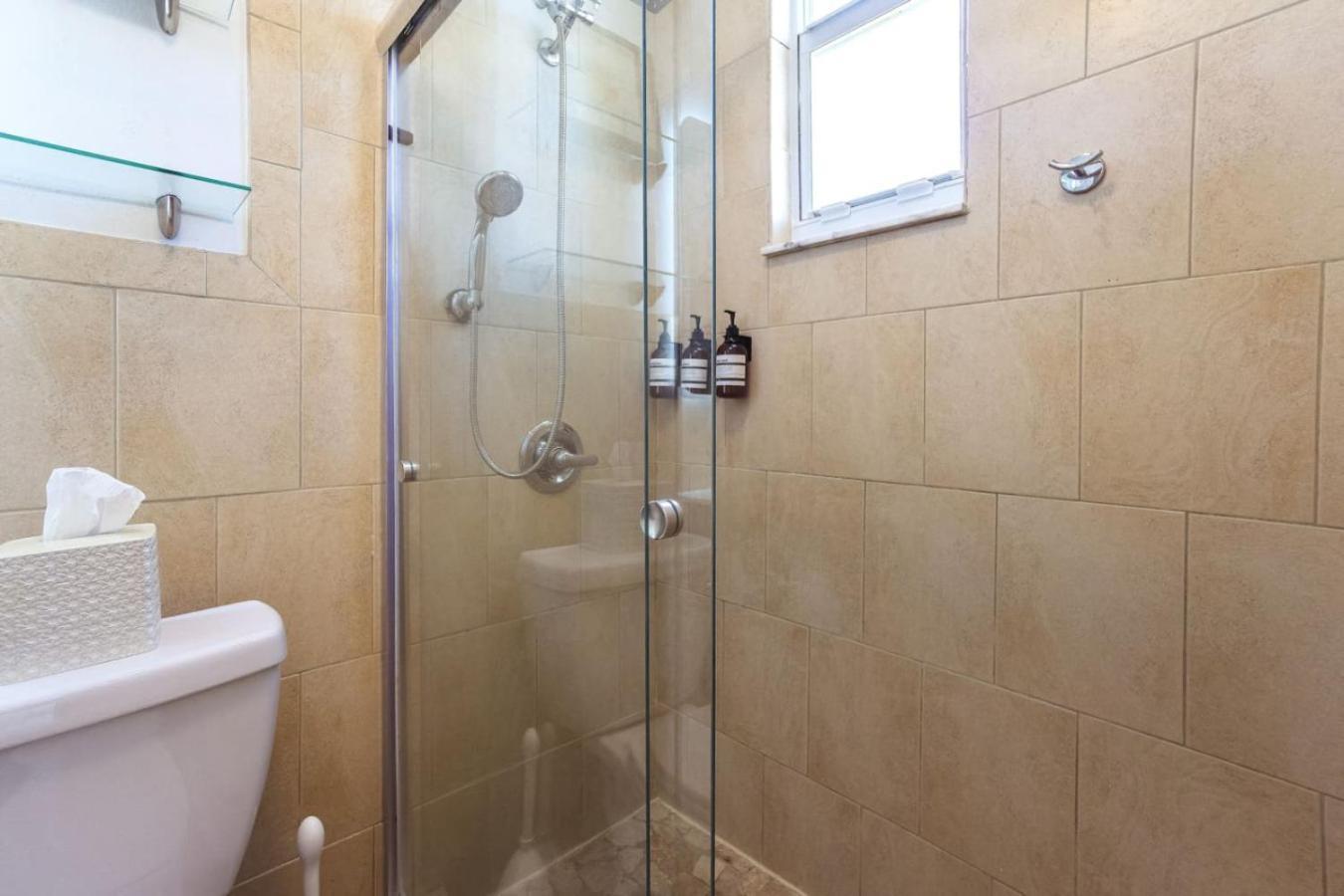 Chic And Cozy 1 Bedroom And 1bth On Collins Ave