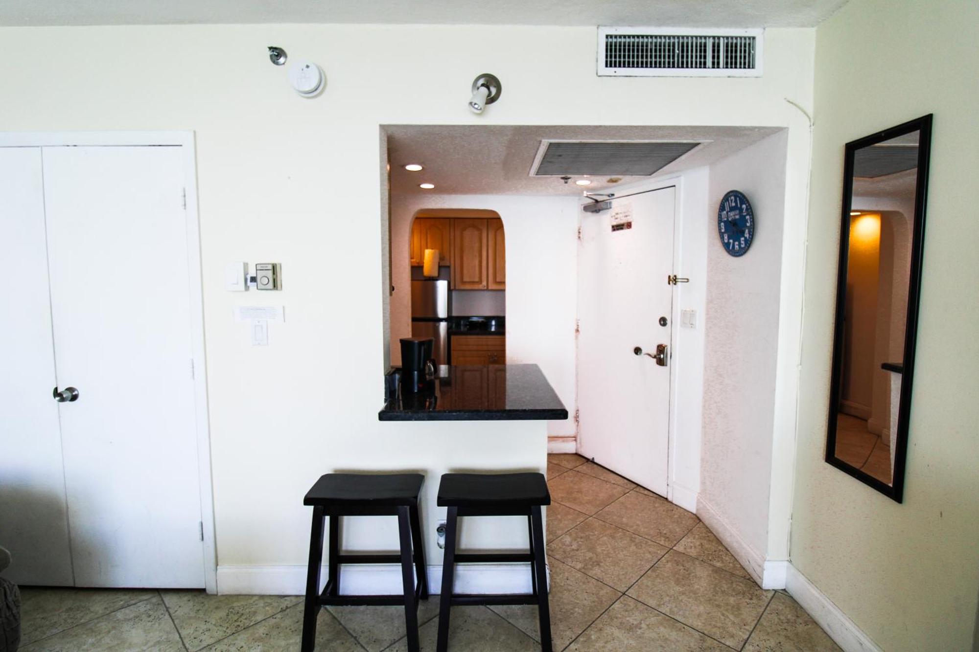 Castle 830 Oceanview Balcony Studio, Pool, Tennis, Free Parking Miami Beach