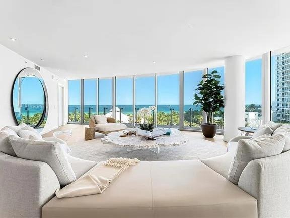 Modern Penthouse With Private Rooftop *