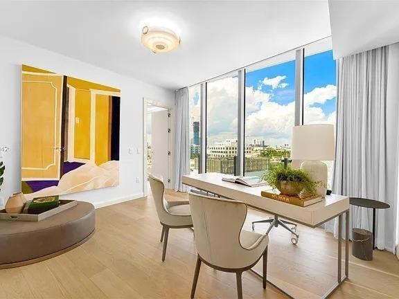 Modern Penthouse With Private Rooftop Apartment *