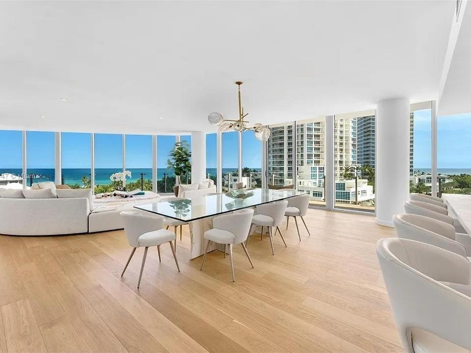 Apartment Modern Penthouse With Private Rooftop
