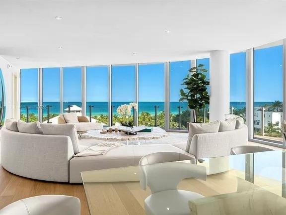 Apartment Modern Penthouse With Private Rooftop *