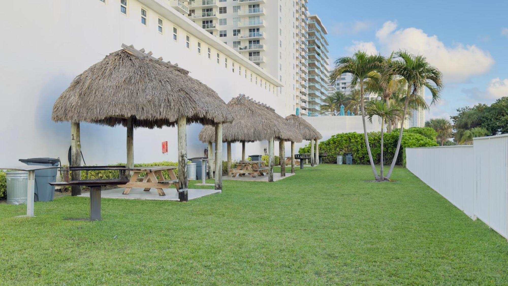 Apartment Oceanfront Luxury Miami Escape Pool&gym