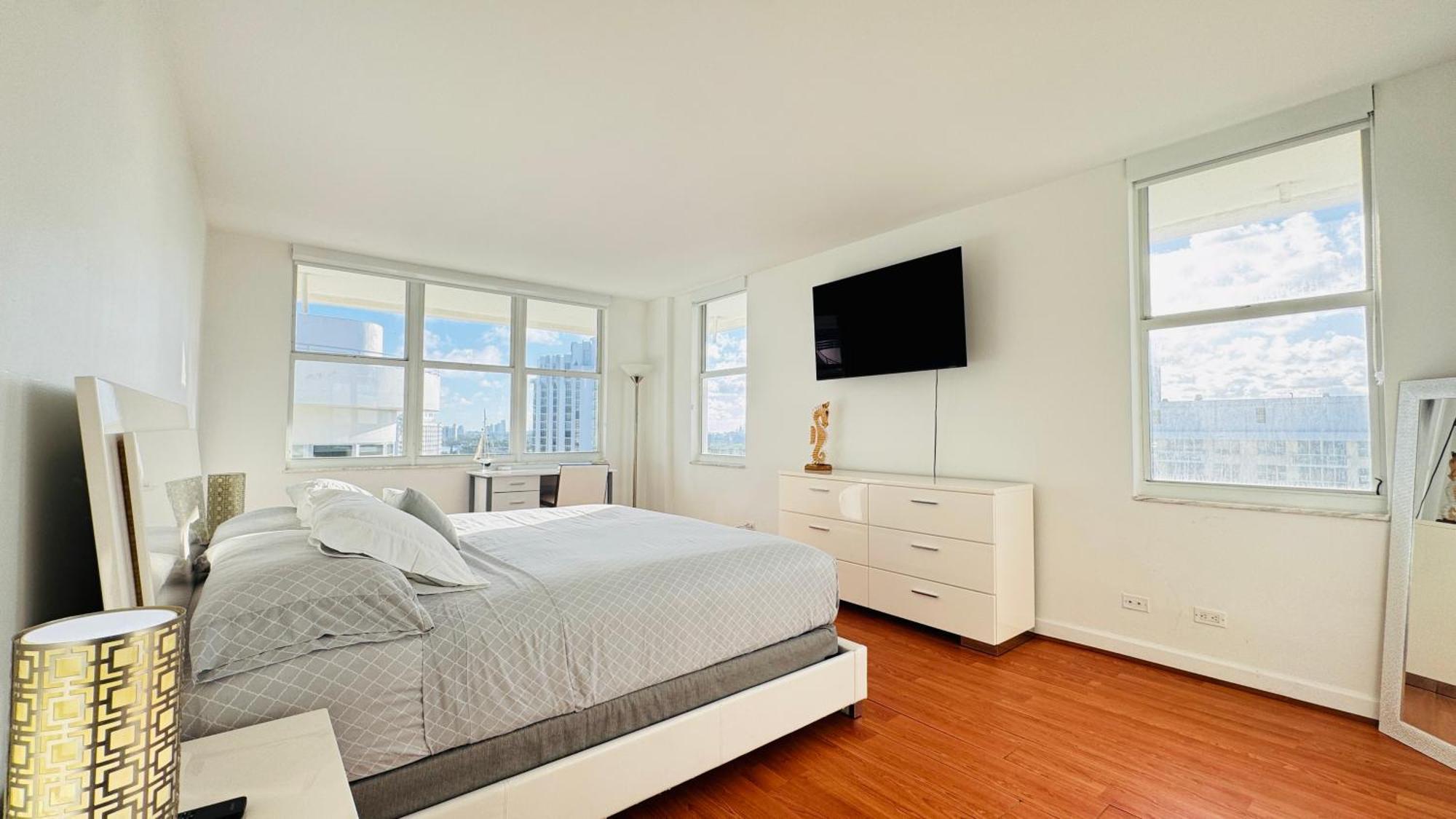 Oceanfront Luxury Miami Escape Pool&gym Apartment