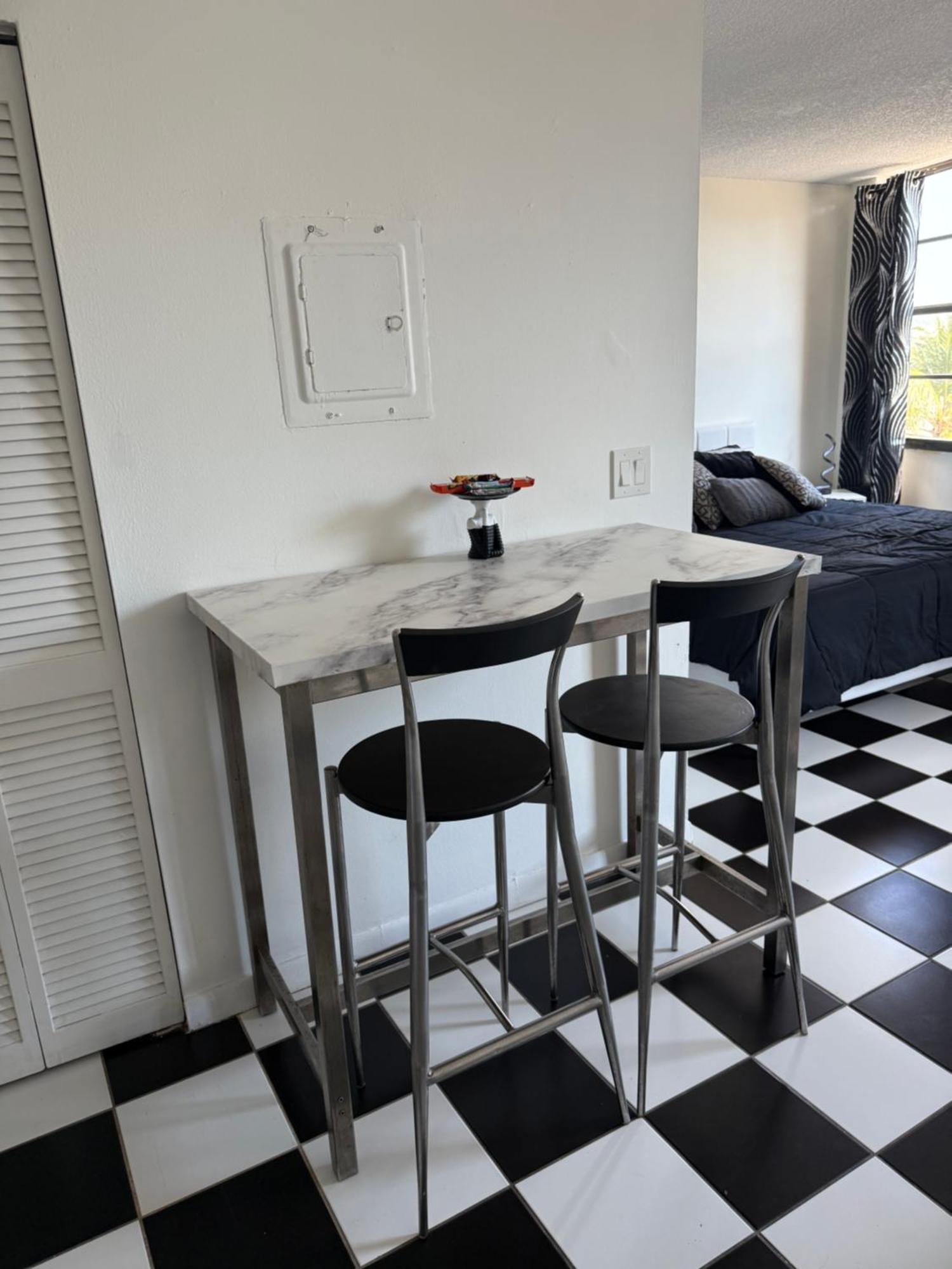 Large Location In South Beach! Apartment