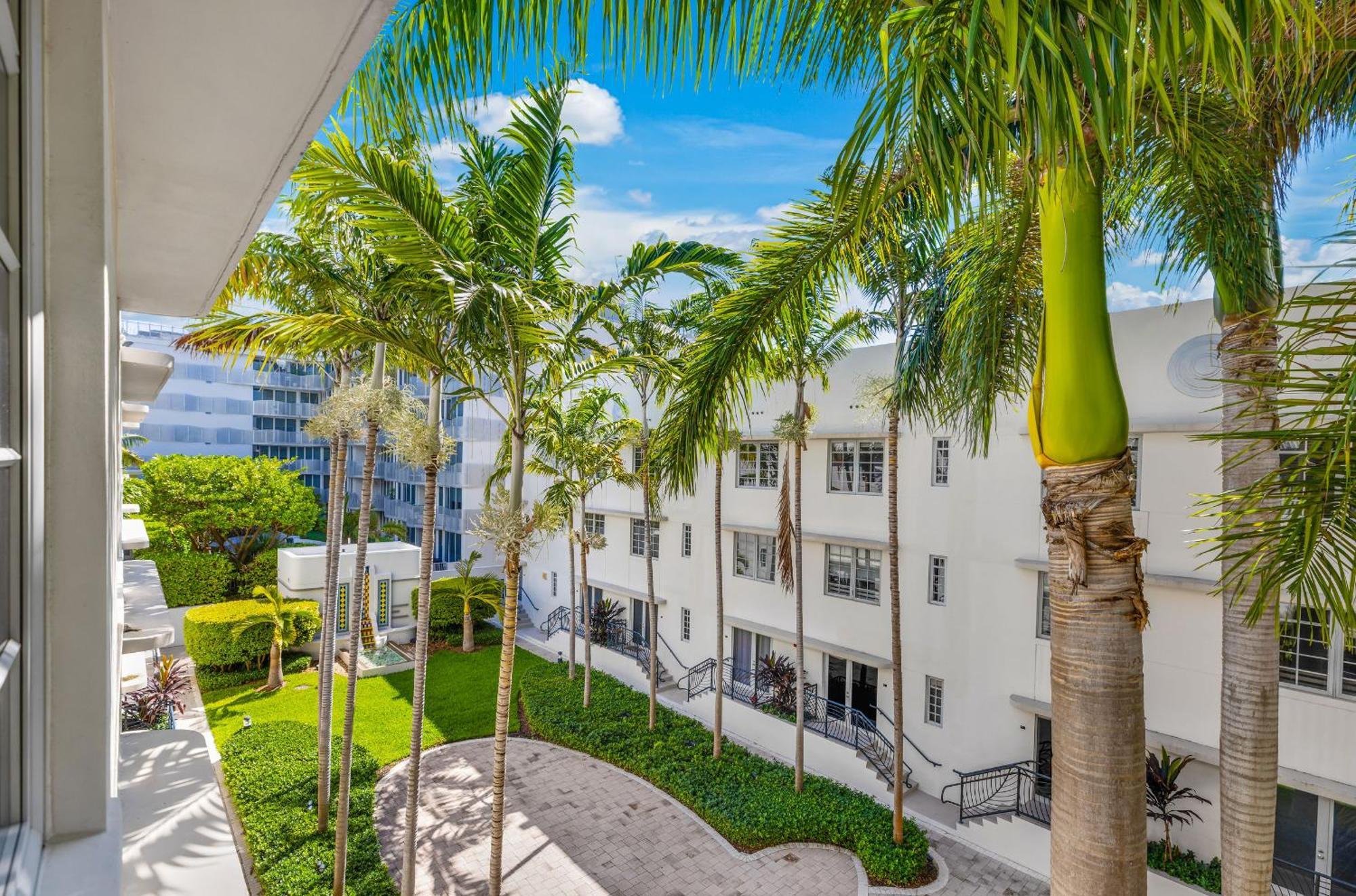 Palm-fringed Paradise In South * Miami Beach