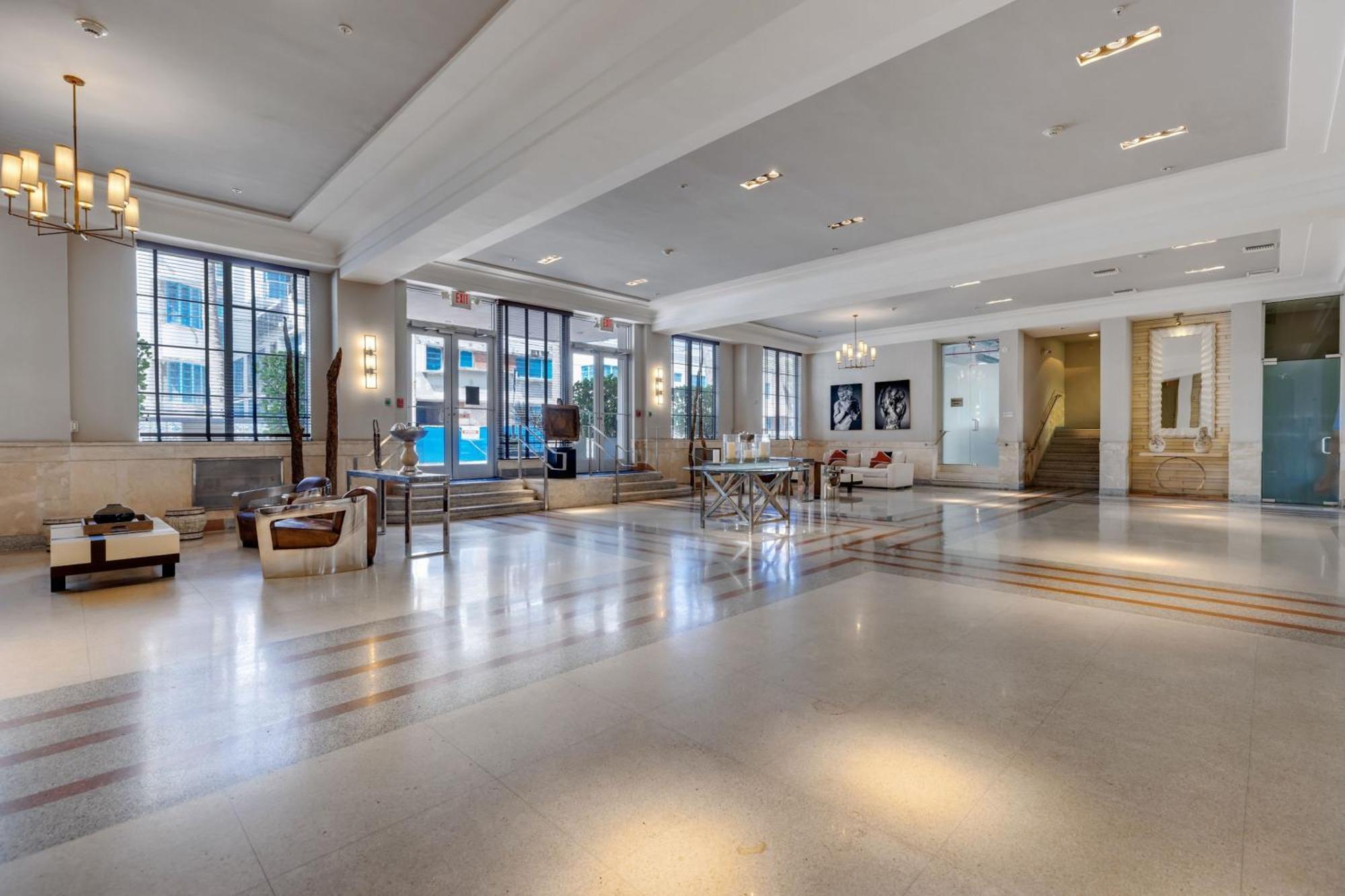 Palm-fringed Paradise In South Apartment