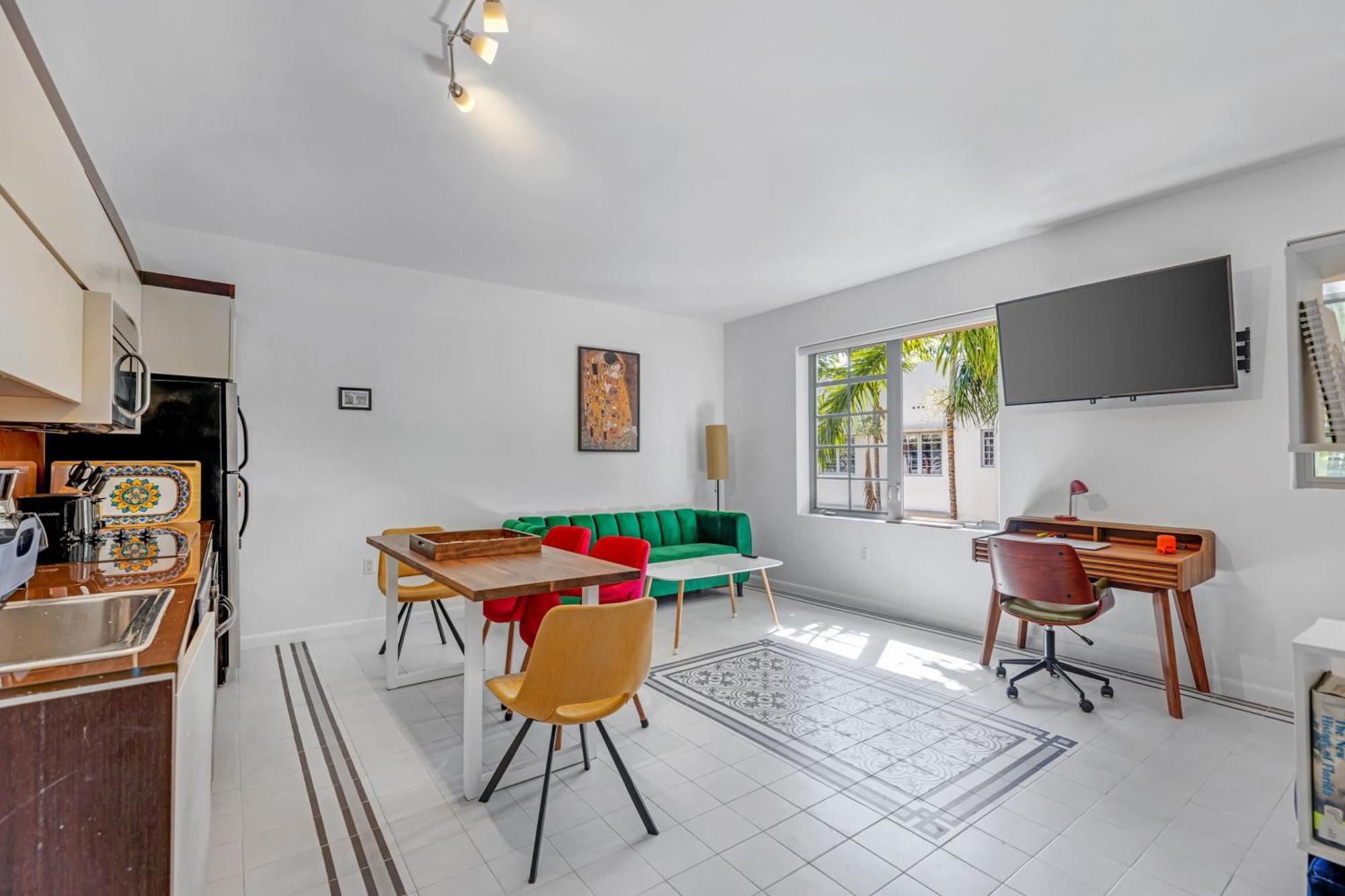 Apartment Palm-fringed Paradise In South