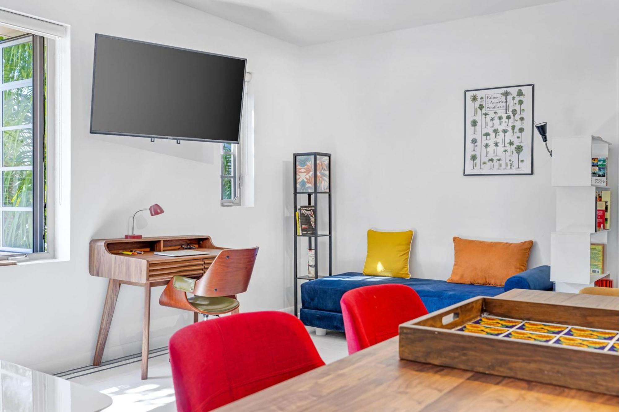 Palm-fringed Paradise In South Apartment *