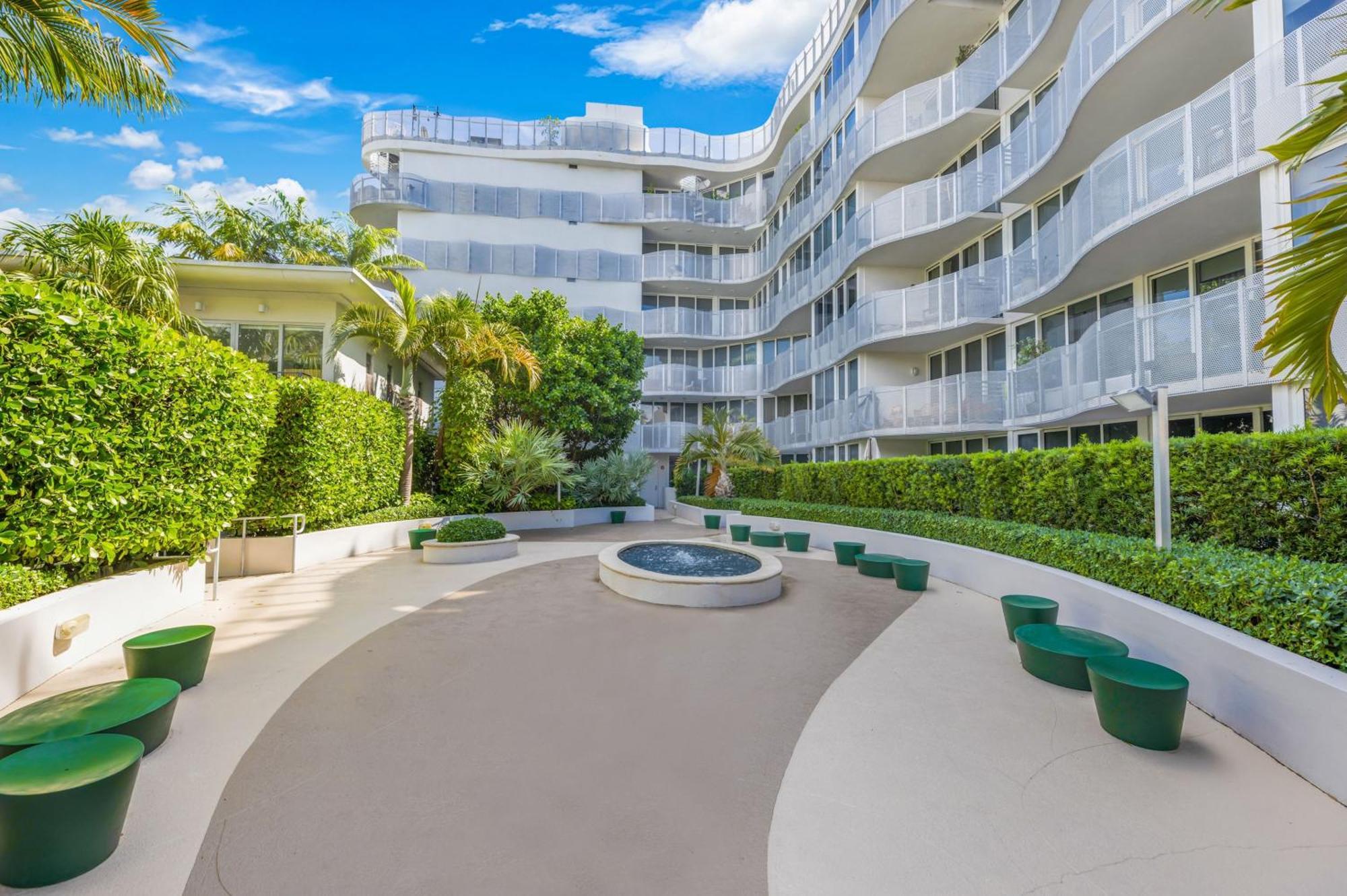 Palm-fringed Paradise In South * Miami Beach