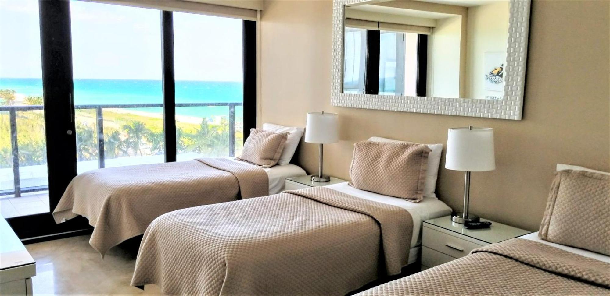 Alexander 702 Miami Beach