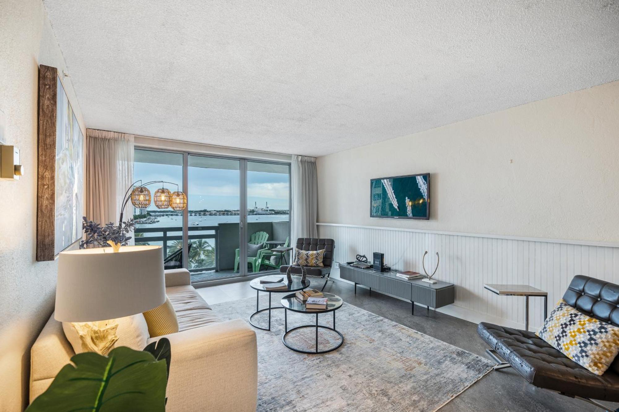 Luxury - Direct Bay In South Miami Beach