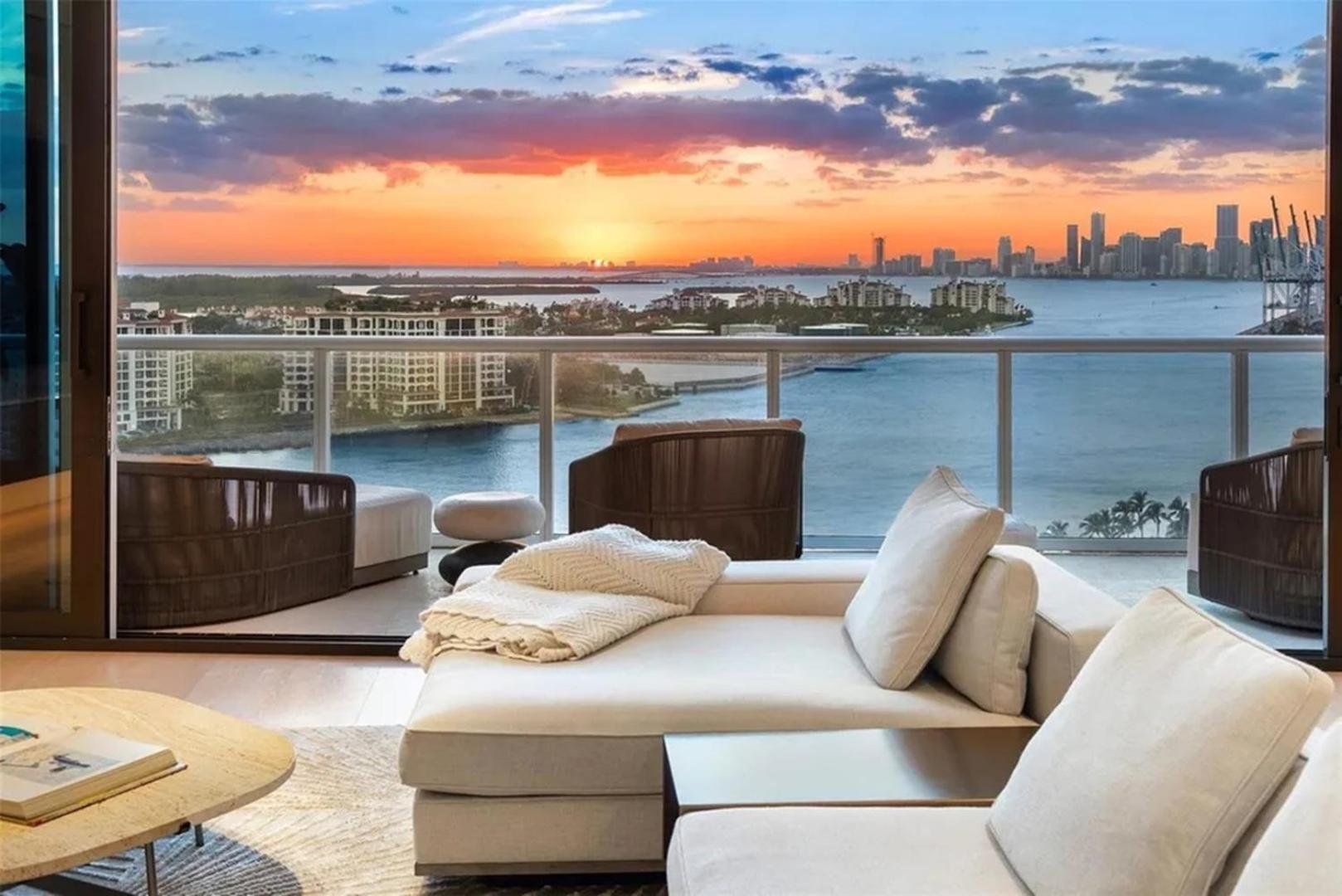 Apartment Exquisite Double-unit With Oceanfront Views *