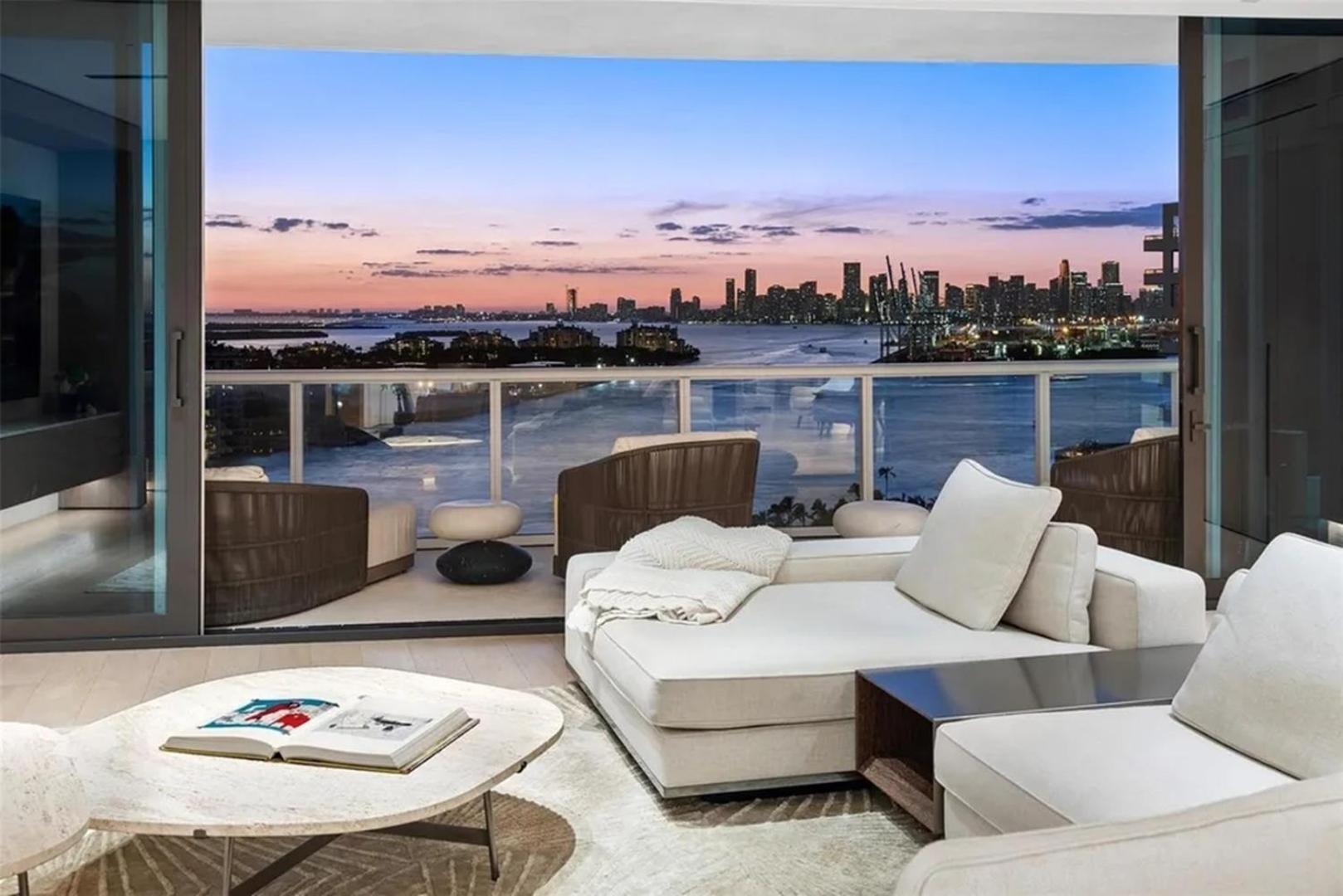 Exquisite Double-unit With Oceanfront Views Miami Beach