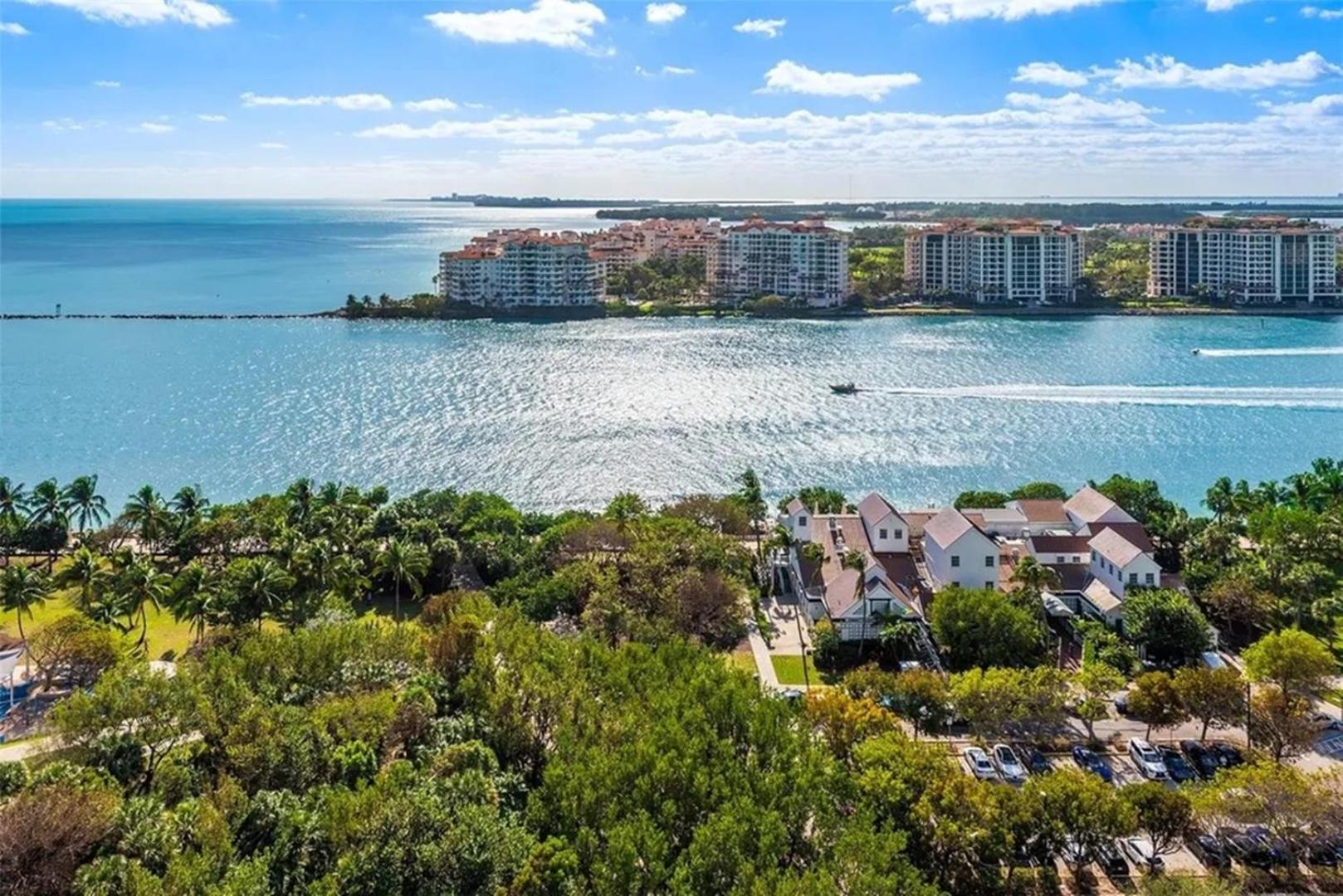 Exquisite Double-unit With Oceanfront Views Apartment