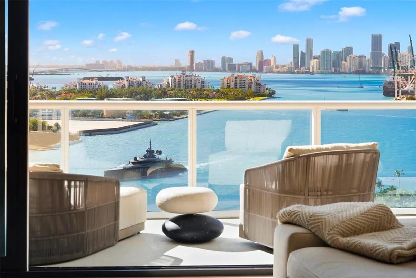Exquisite Double-unit With Oceanfront Views Apartment Miami Beach