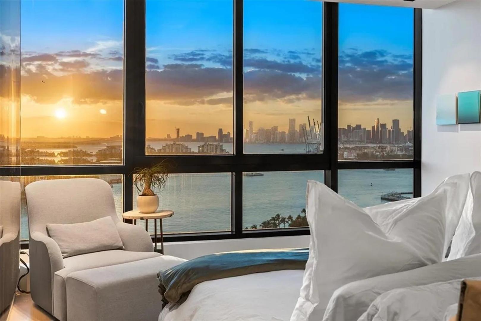 Apartment Exquisite Double-unit With Oceanfront Views *