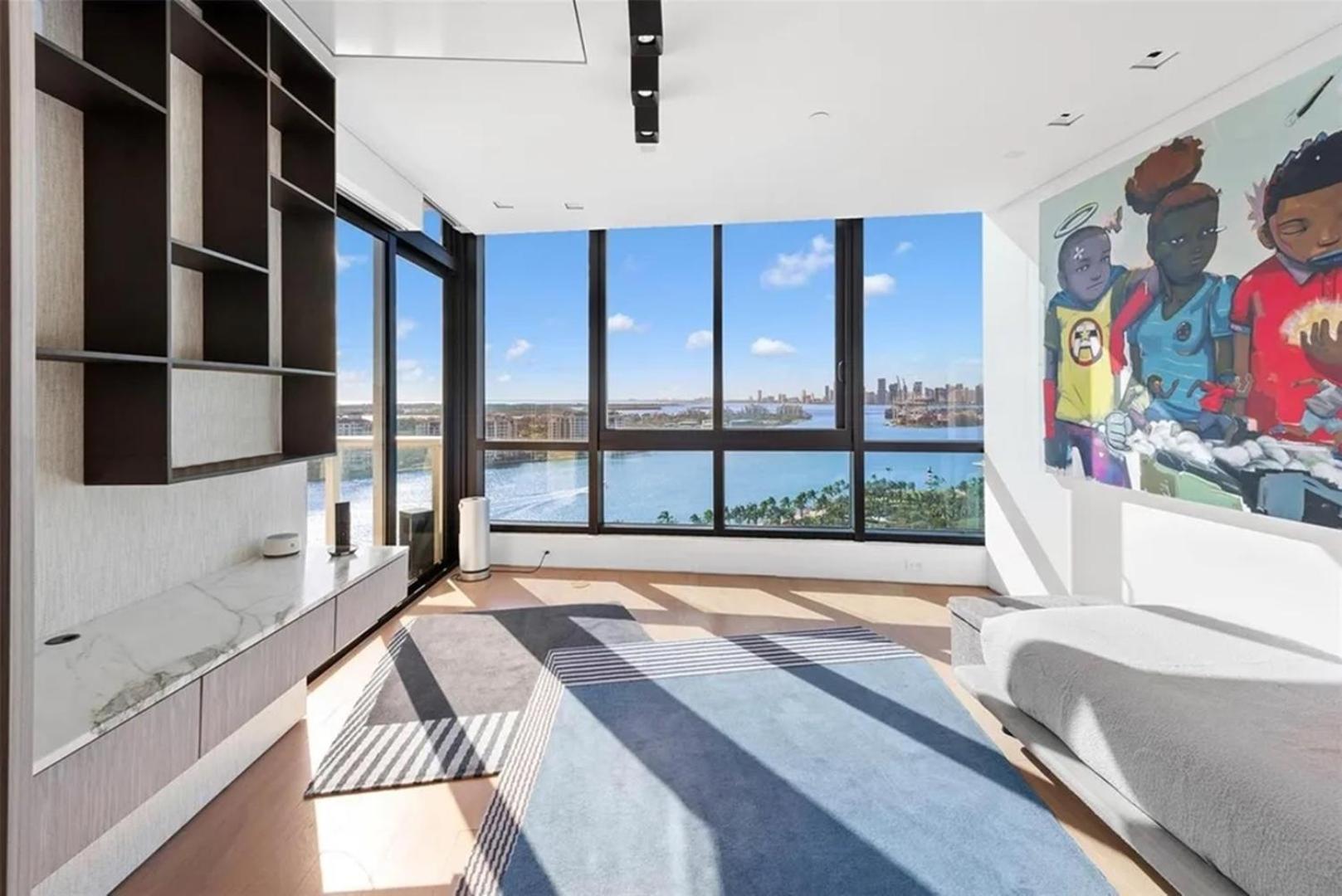 Exquisite Double-unit With Oceanfront Views Apartment Miami Beach