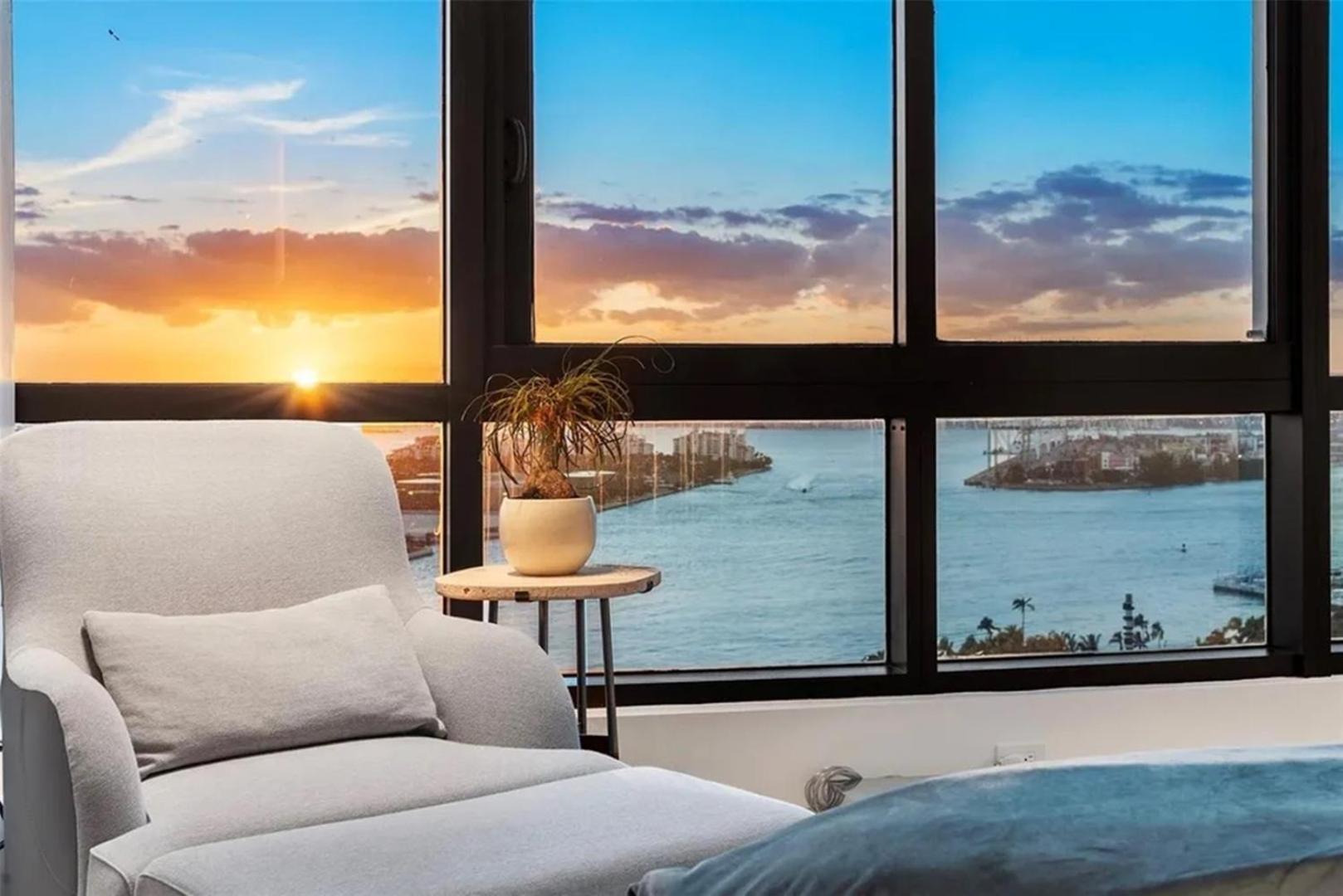 Exquisite Double-unit With Oceanfront Views Miami Beach