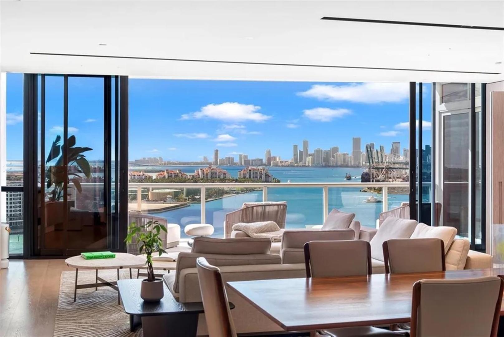Apartment Exquisite Double-unit With Oceanfront Views