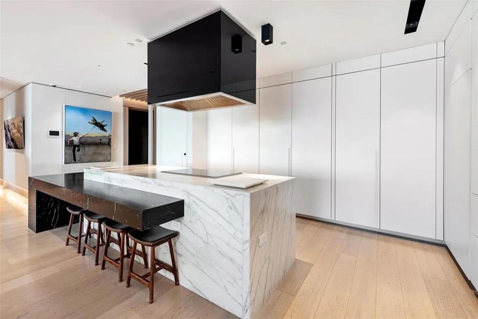 Exquisite Double-unit With Oceanfront Views Apartment Miami Beach