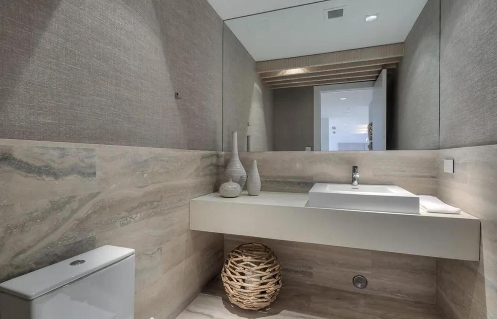 Modern 4-bedroom Oceanfront