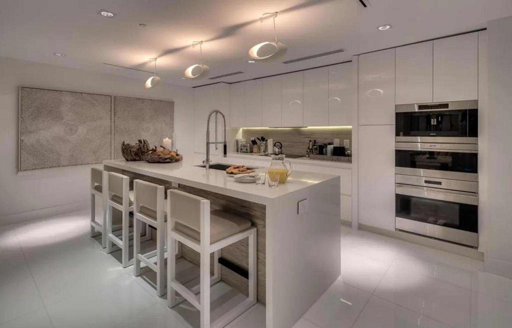 Apartment Modern 4-bedroom Oceanfront Miami Beach