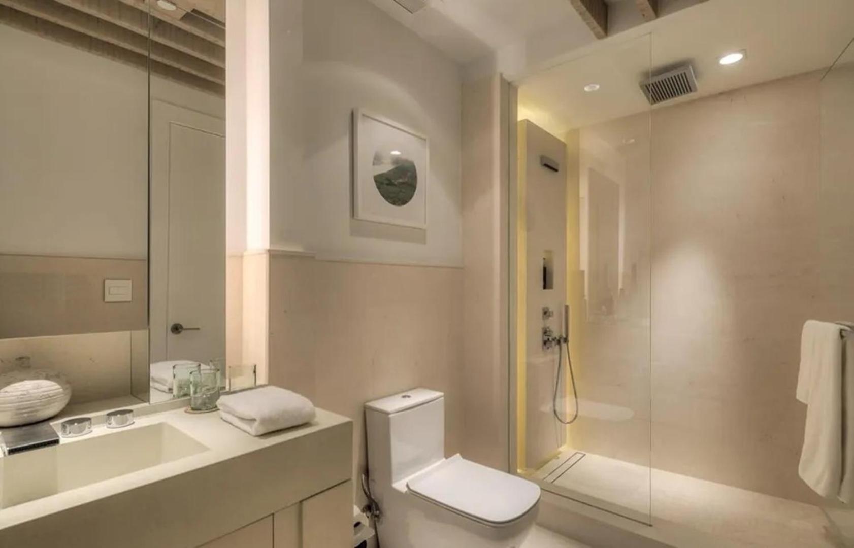 Modern 4-bedroom Oceanfront Apartment Miami Beach
