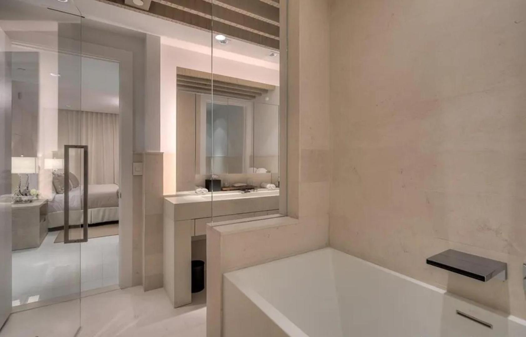 Apartment Modern 4-bedroom Oceanfront Miami Beach