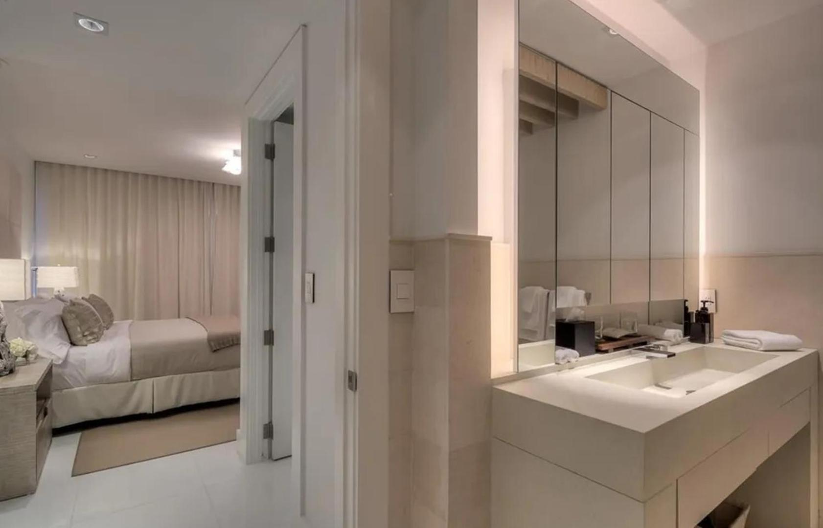Modern 4-bedroom Oceanfront