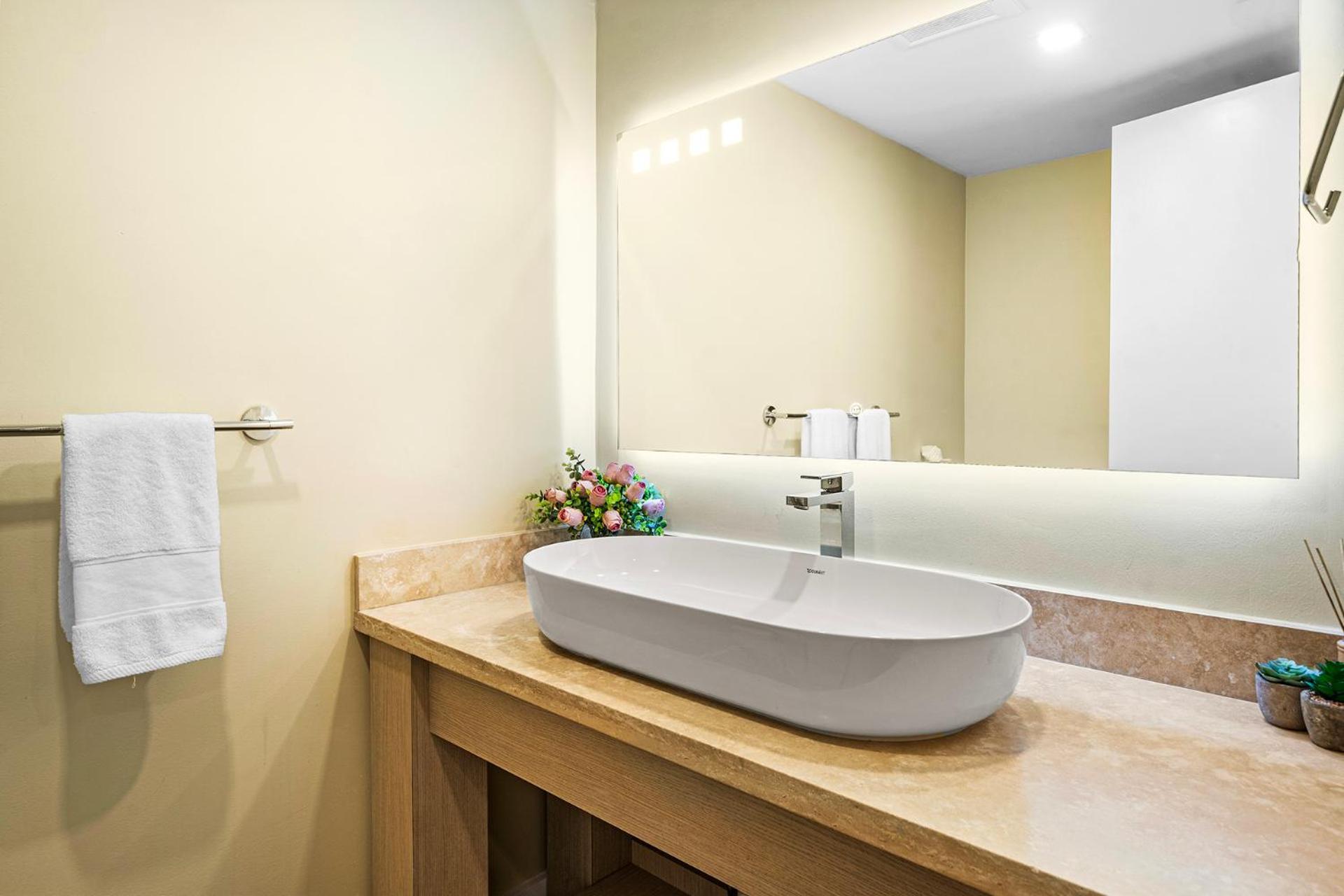 1 Bedroom Private At Roney Palace -1129 *