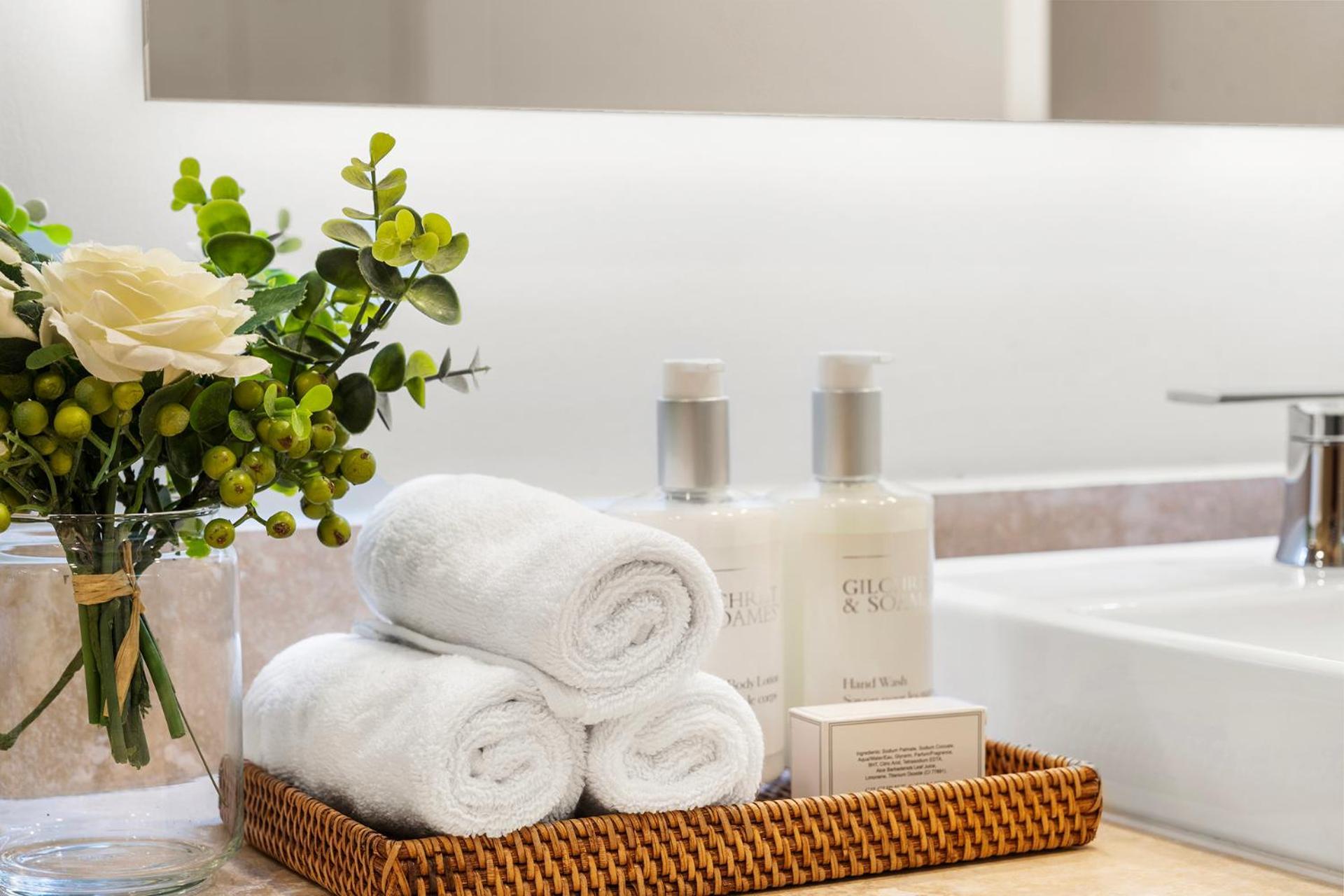 1 Bedroom Private At Roney Palace -1129 Apartment