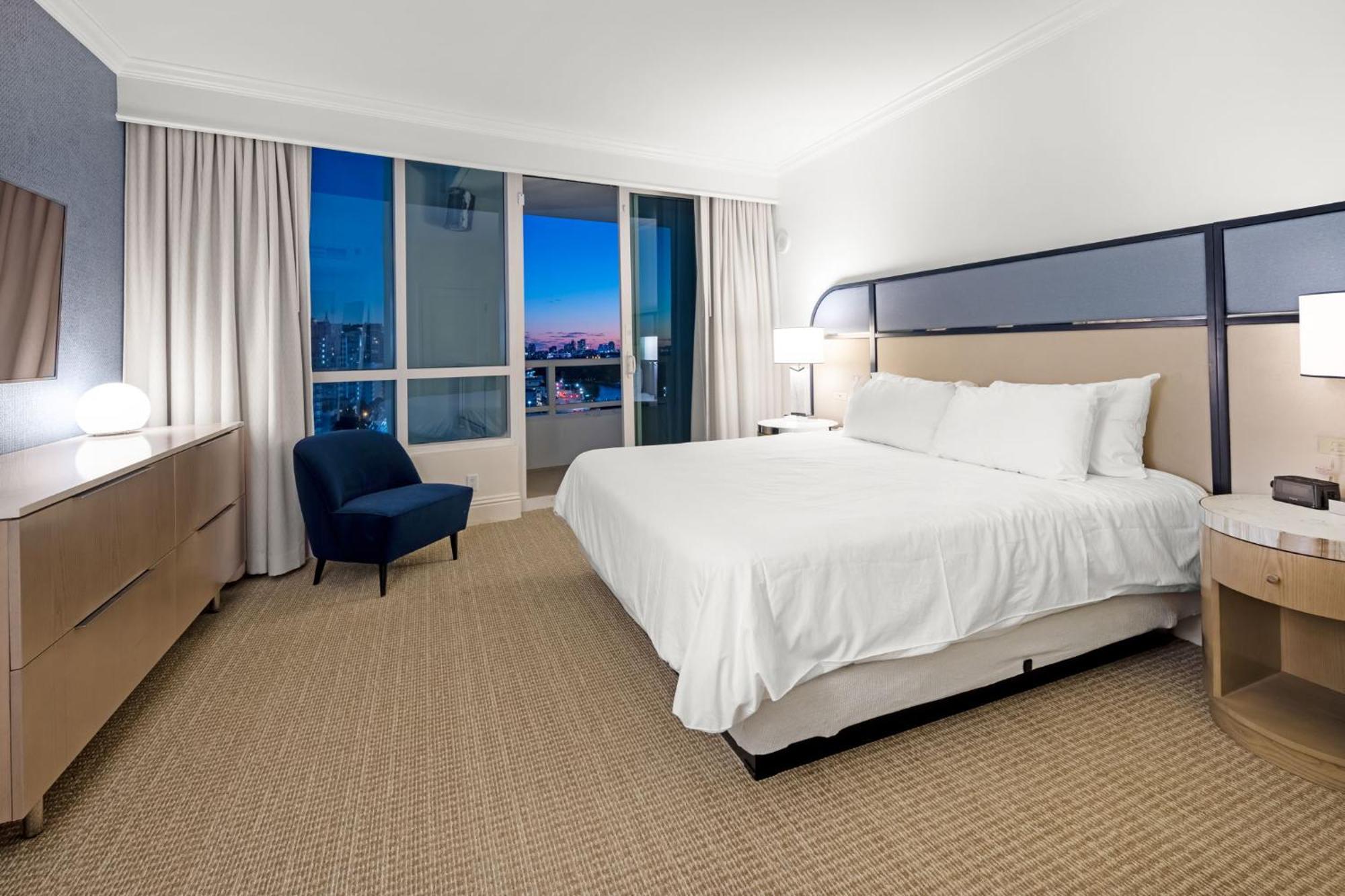 Fontainebleau Ocean View Fits 6! 1 Bed/2 Ba Apartment Miami Beach