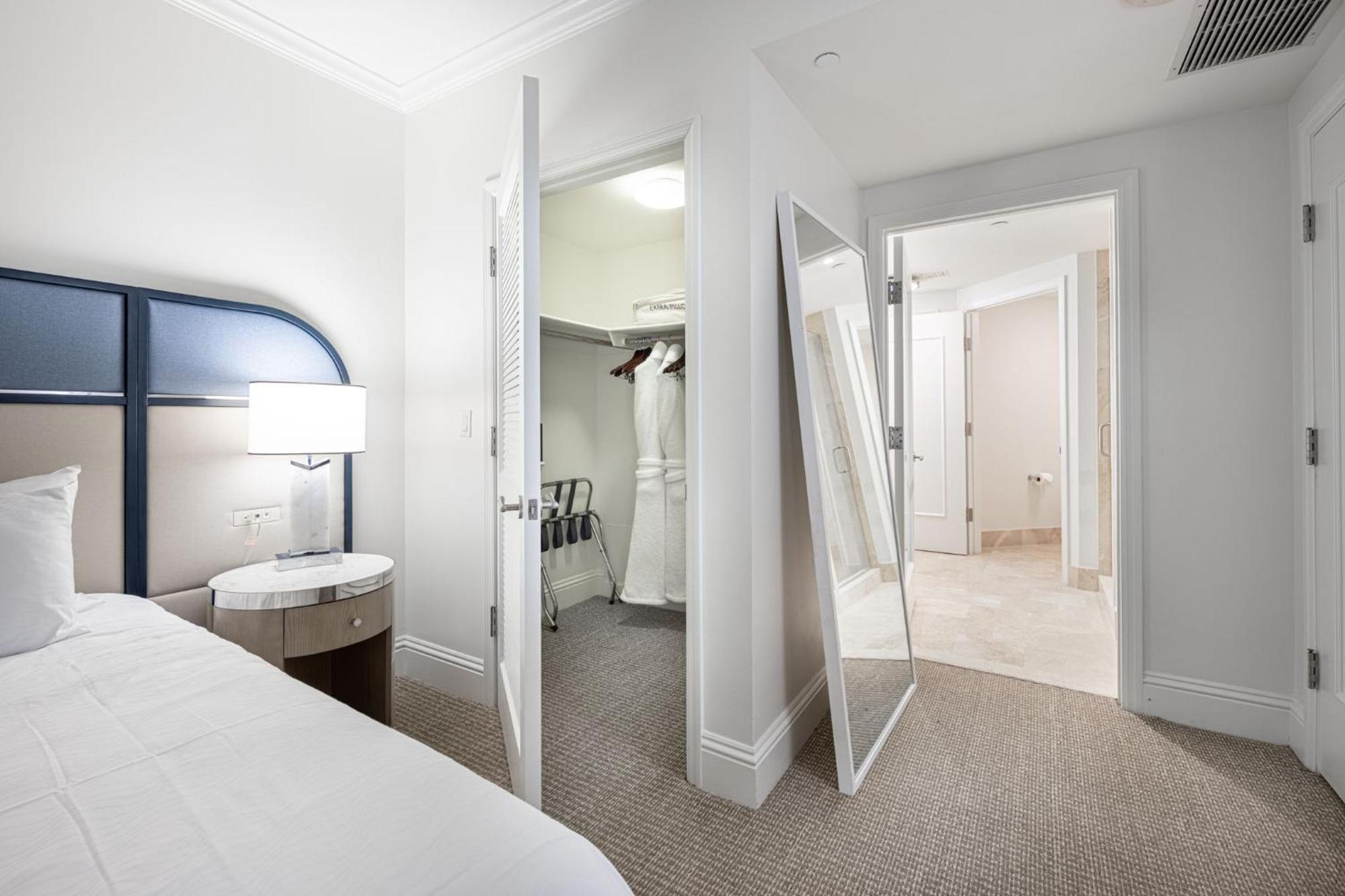 Fontainebleau Ocean View Fits 6! 1 Bed/2 Ba Miami Beach