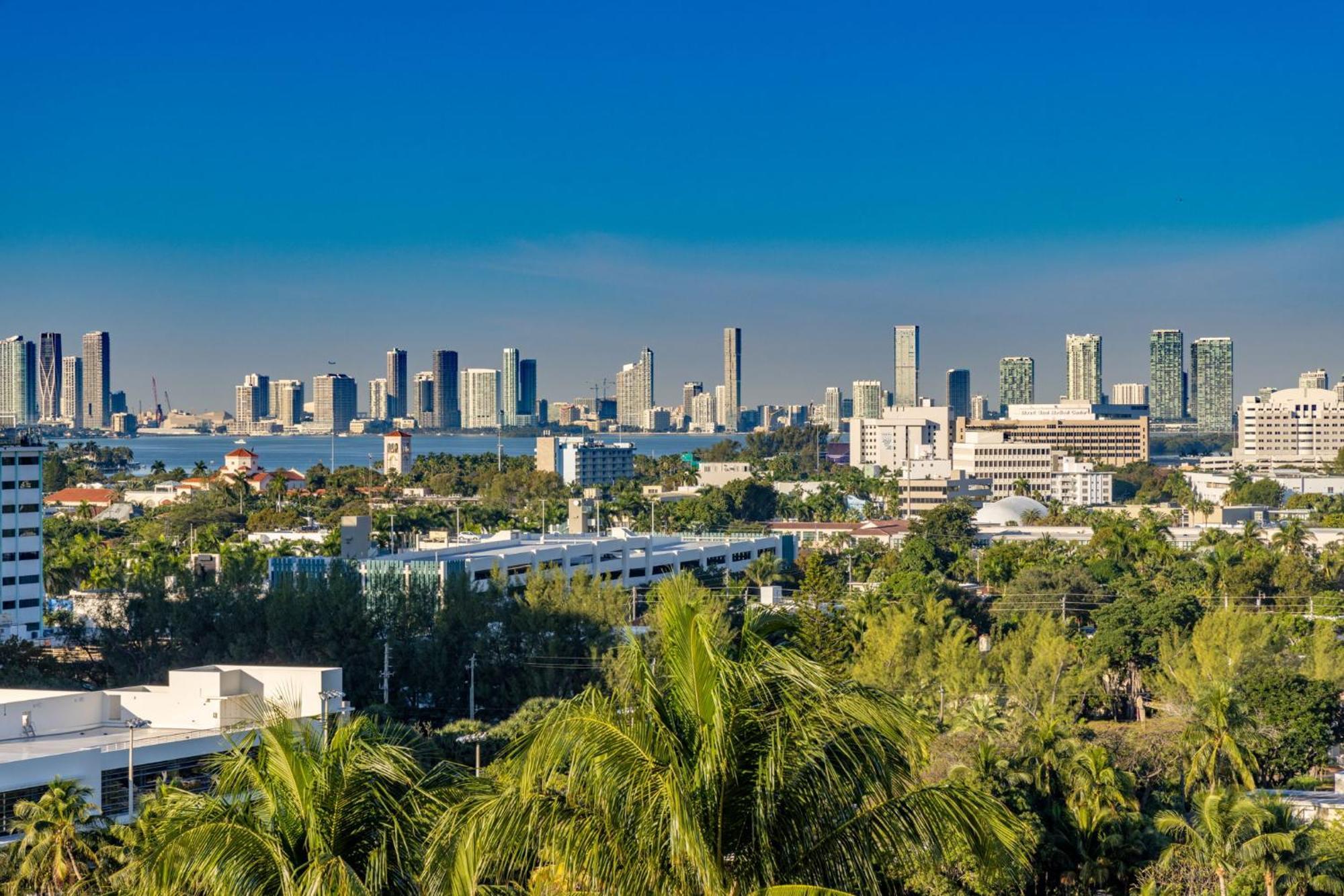 Fontainebleau Ocean View Fits 6! 1 Bed/2 Ba * Miami Beach