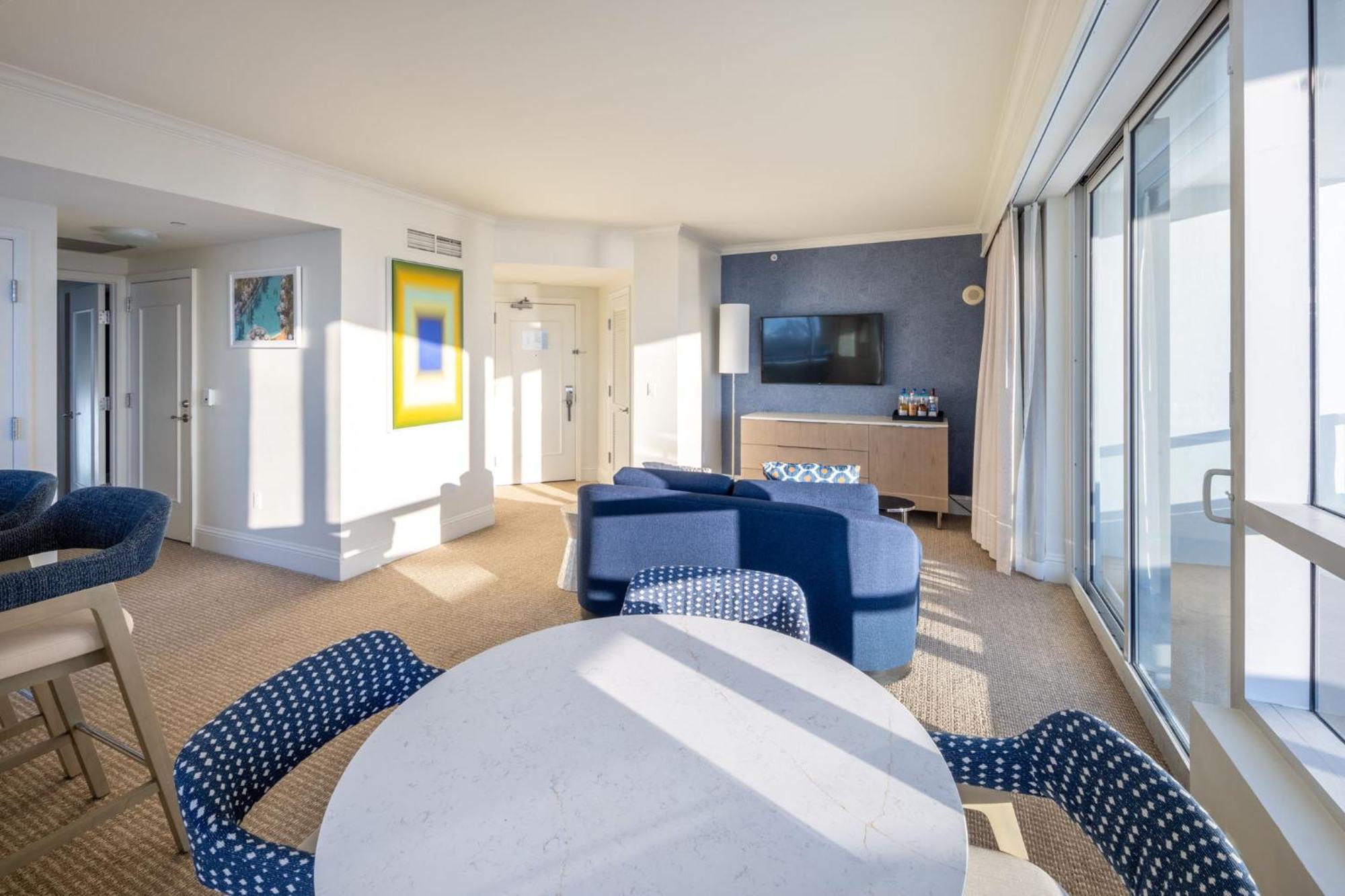 Fontainebleau Ocean View Fits 6! 1 Bed/2 Ba