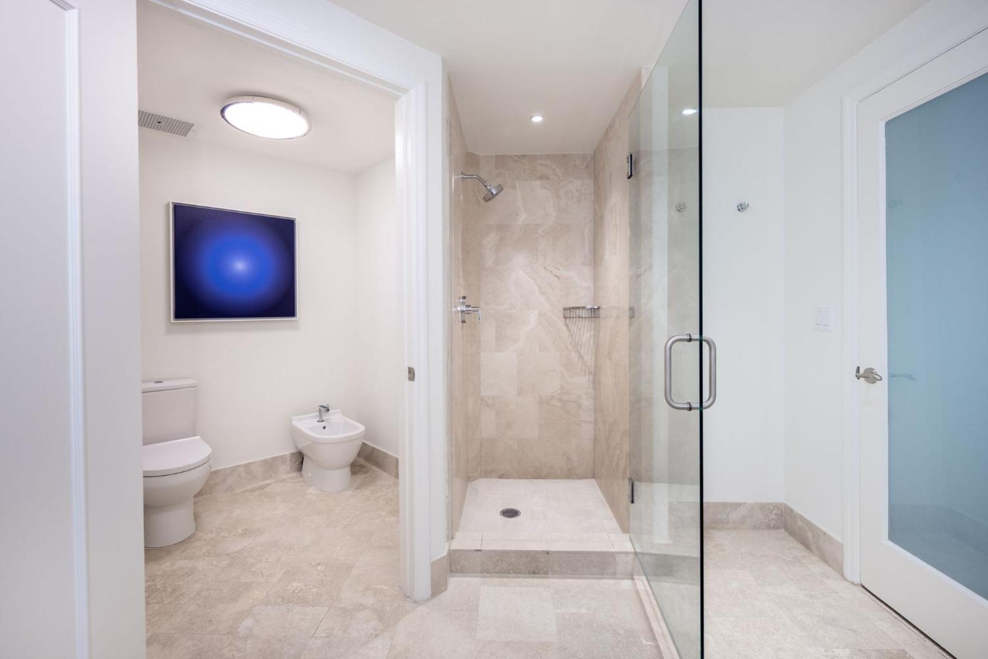 Fontainebleau Ocean View Fits 6! 1 Bed/2 Ba Apartment