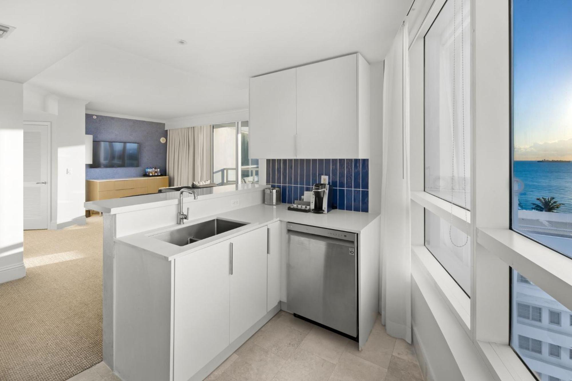Apartment Fontainebleau Ocean View Fits 6! 1 Bed/2 Ba *