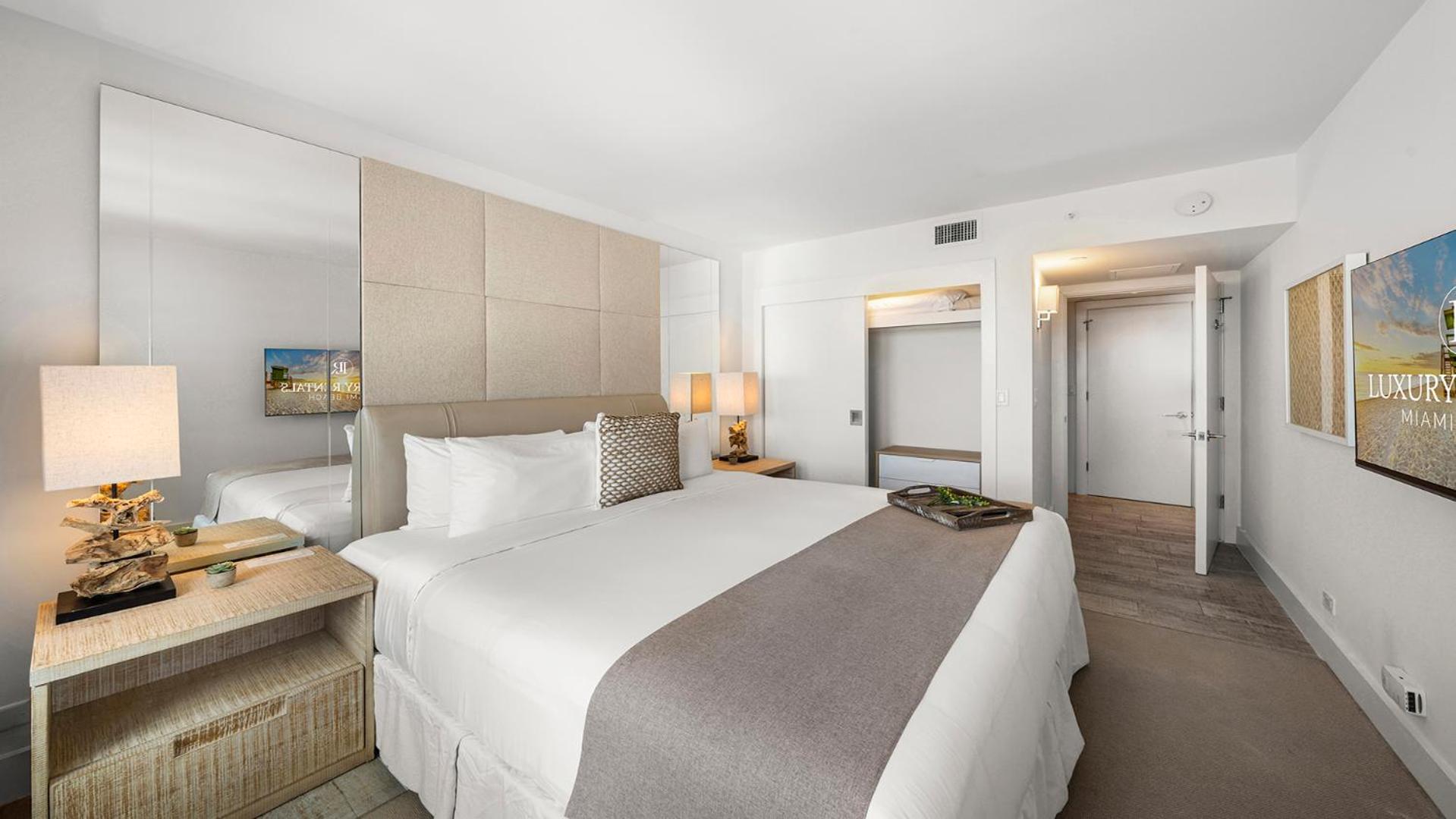 Luxurious Private At 1 & Homes - 1545 Apartment *