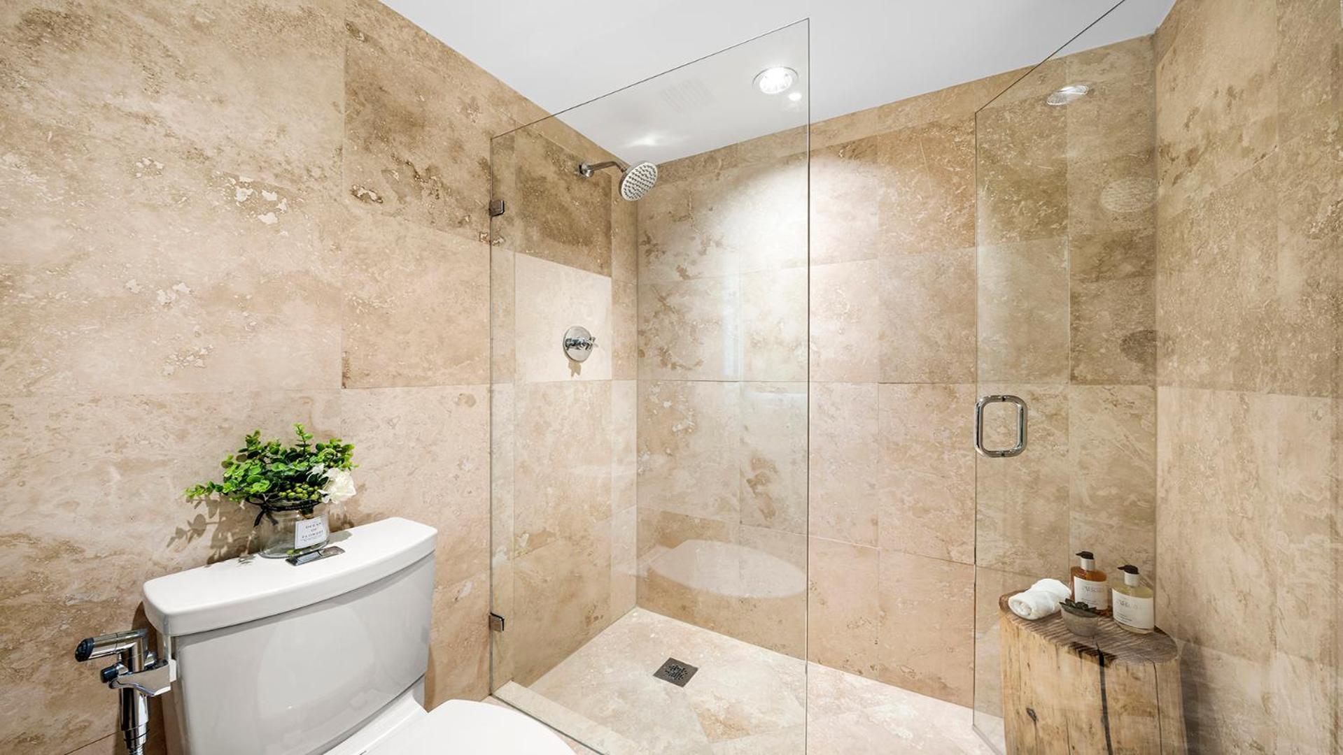 Luxurious Private At 1 & Homes - 1545