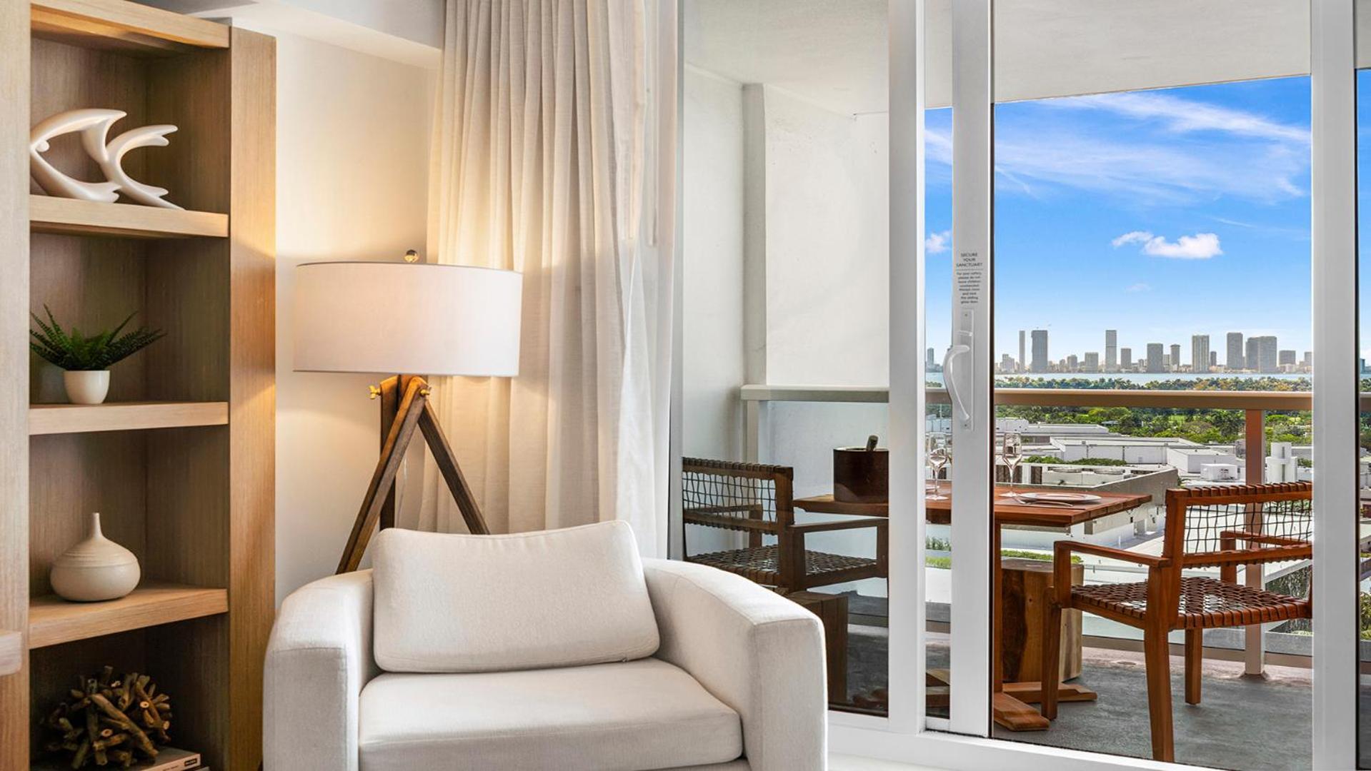 Luxurious Private At 1 & Homes - 1545