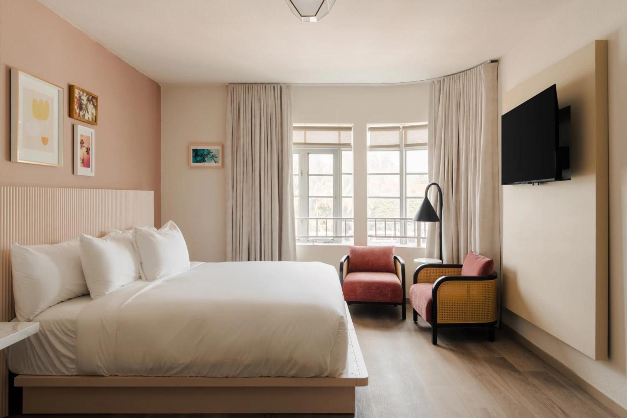Hotel Found Miami 3*