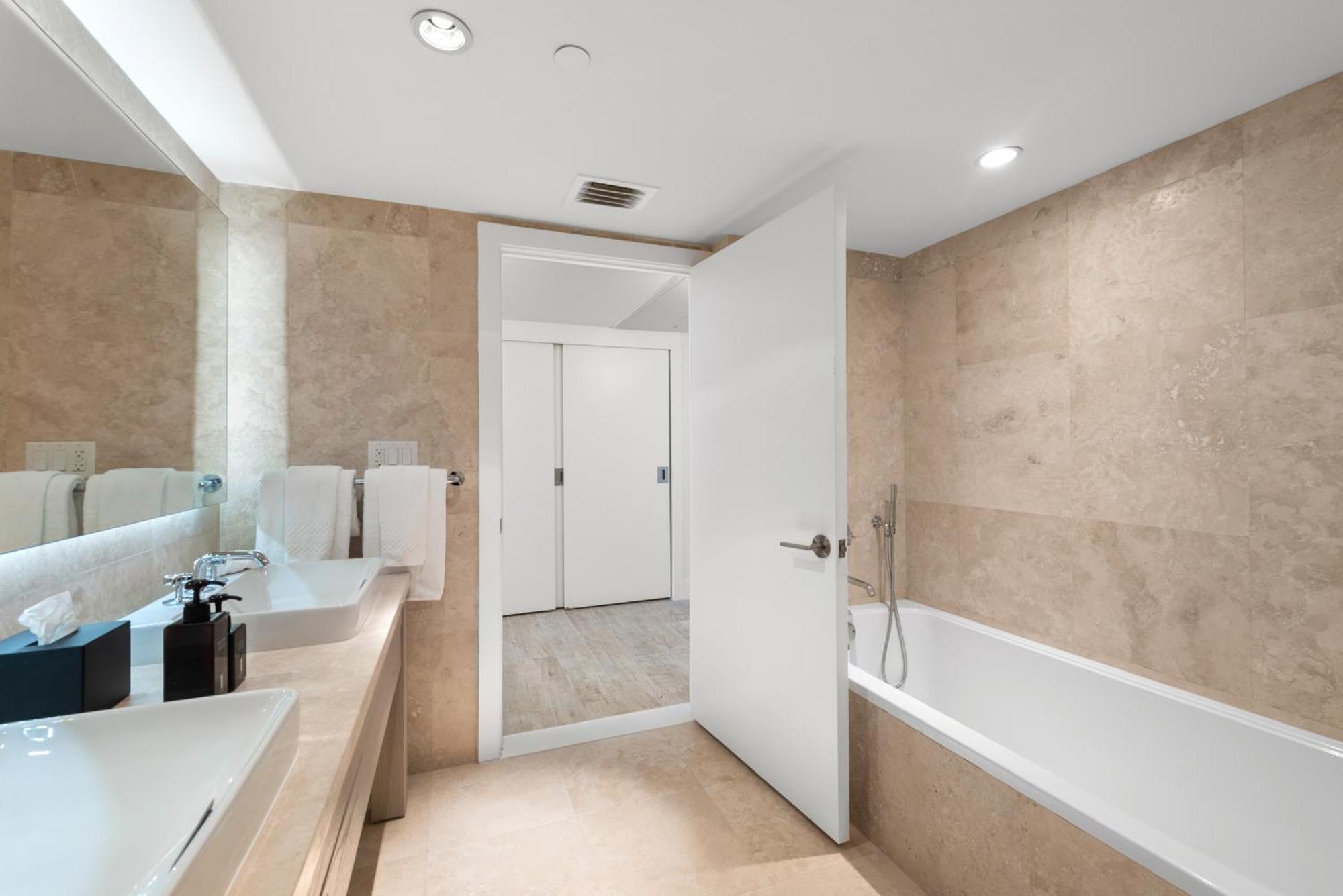 Oceanfront Private At 1 & Homes -1219 Aparthotel