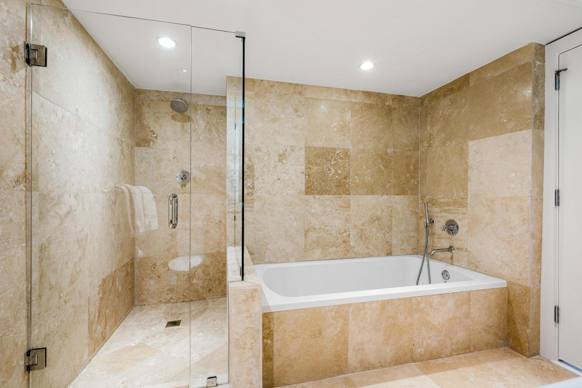 Oceanview Private At 1 & Homes -1115 *